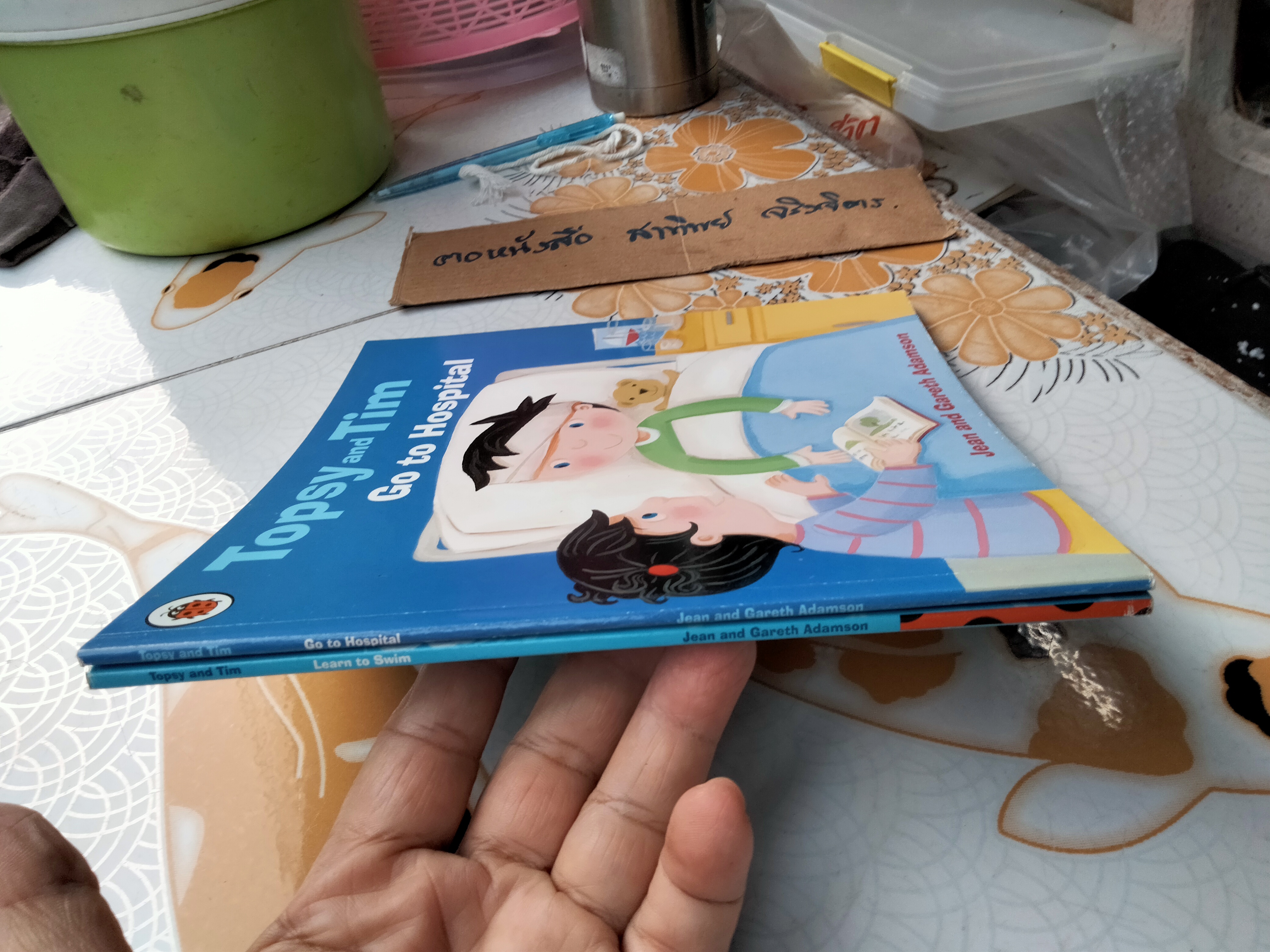 Topsy and Tim - Jean and Gareth Adamson - Topsy and Tim Go to Hospital - Topsy and Tim Learn to Swim