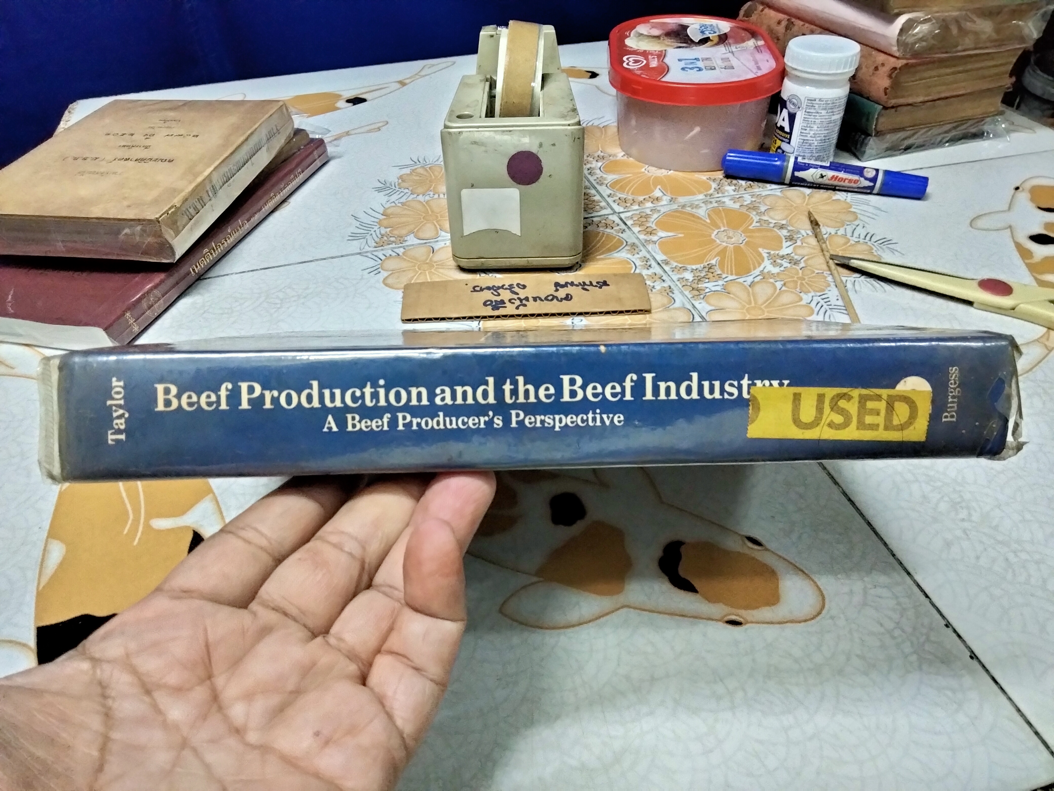 Beef Production and the Beef Industry A Beef Producer's Perspective. Robert E. Taylor