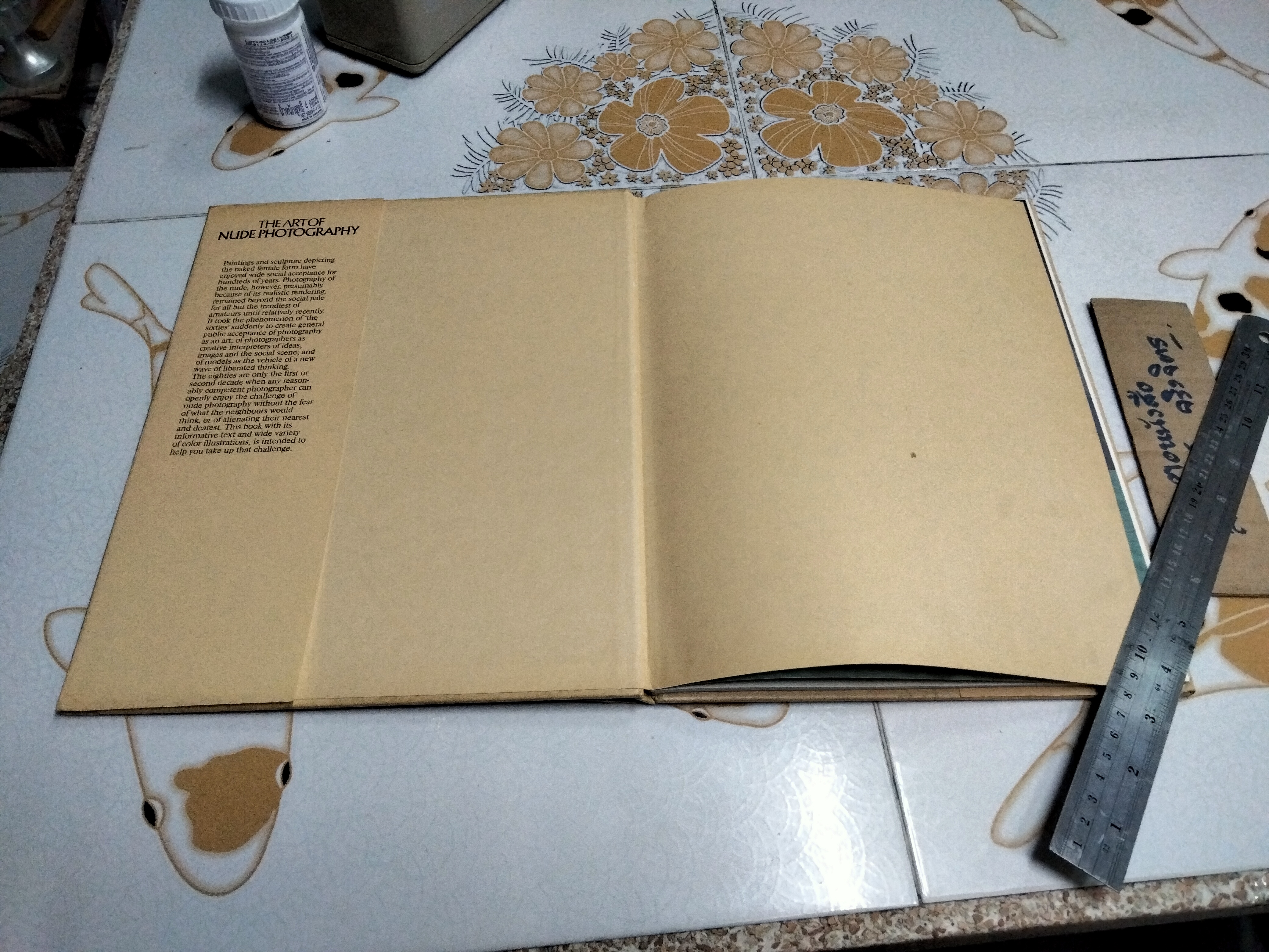 หนังสือ THE ART OF NUDE PHOTOGRAPHY BY Peter Barry (ปกแข็ง)