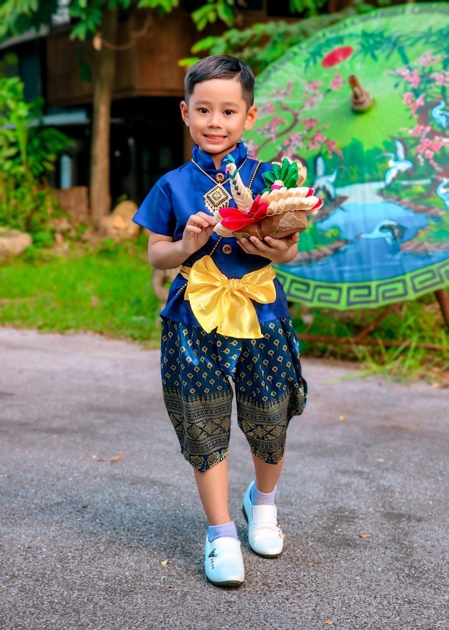 ชุดไทยผ้าไหมเด็กชาย