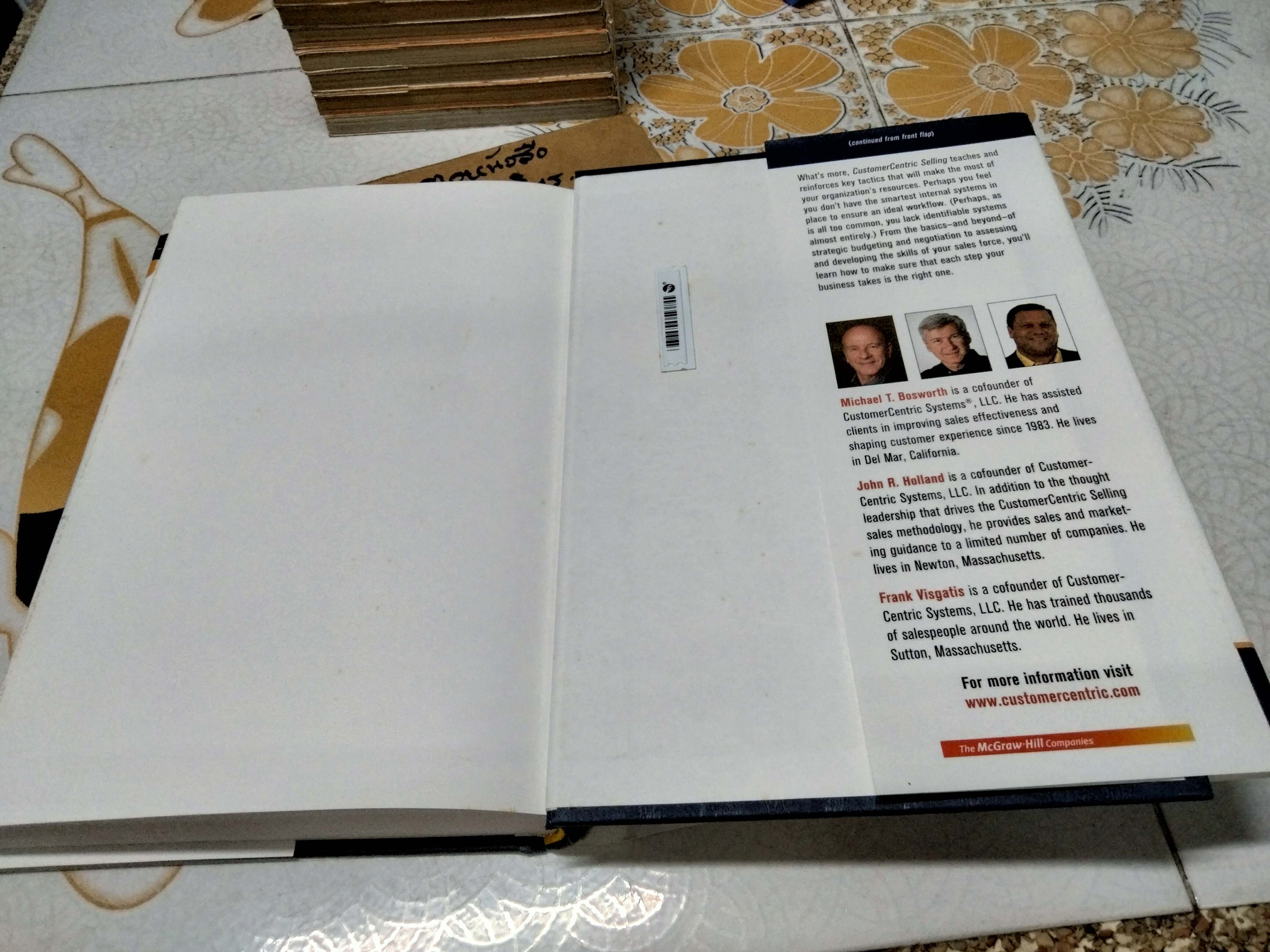 CUSTOMER CENTRIC SELLING : Second Edition (Fully Revised & Expanded)