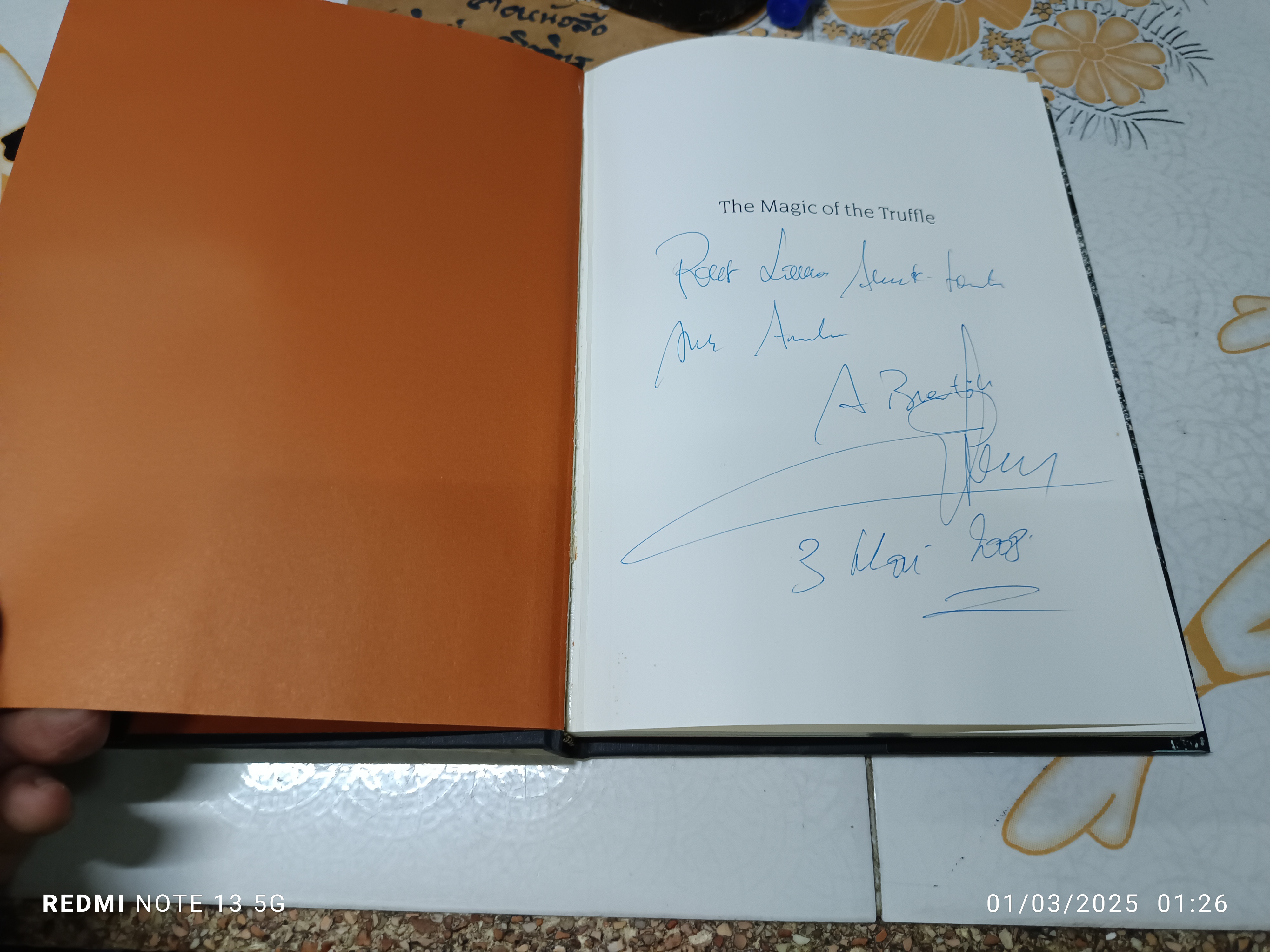 The Magic of the Truffle: The Favorite Recipes of Christian Etienne (มีลายเซ็นเจ้าของเดิม/ไม่แน่ใจว่าอาจจะเป็นลายเซ็นผู้เขียน))