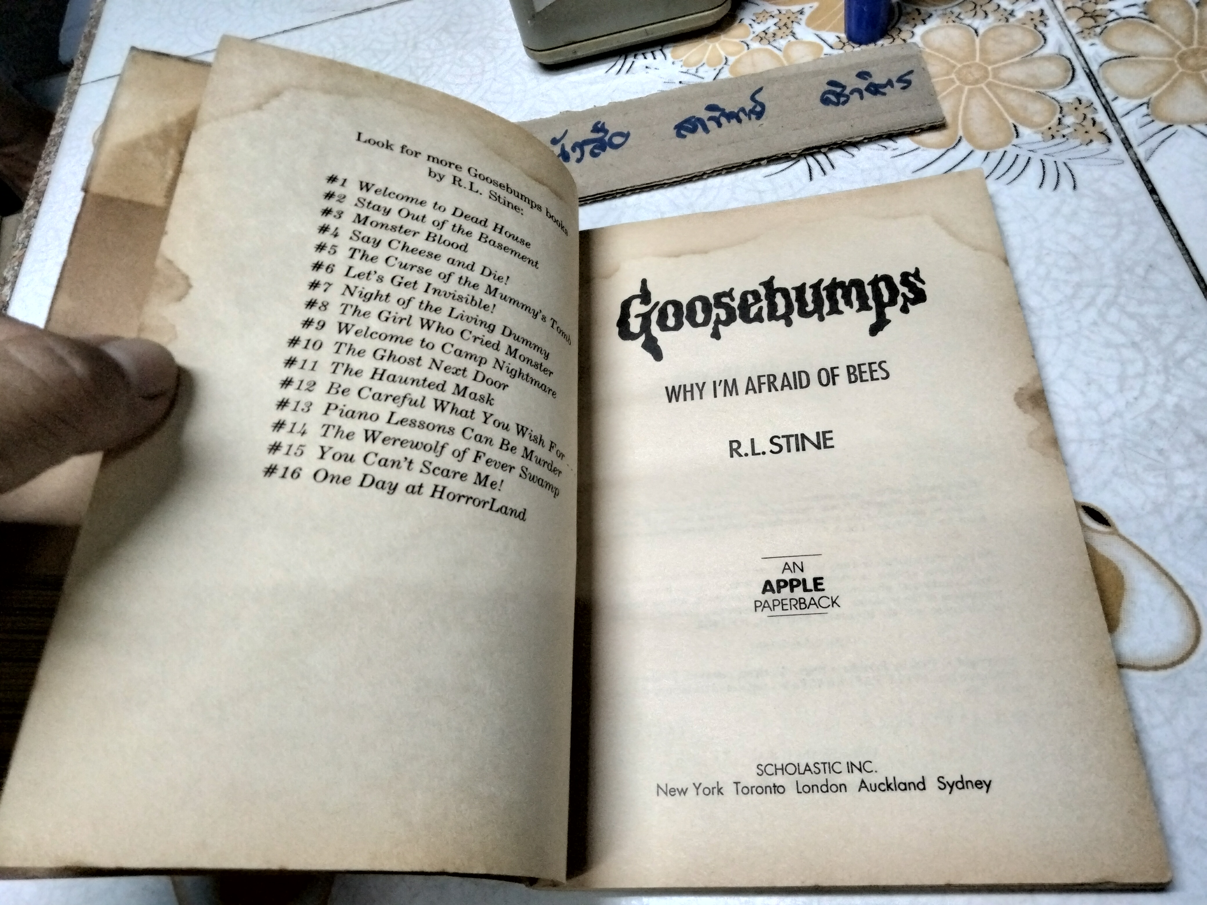 Goosebumps #17 Why I'm afraid of Bees (original series - R.L. STINE) ฉบับภาษาอังกฤษ สภาพพอใช้