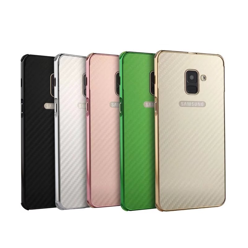 เคส Samsung Galaxy A8+ (2018) #เคสกรอบโลหะแบบ Electroplated + ฝาหลังพลาสติก พื้นผิวคาร์บอนไฟเบอร์เลื่อยสไลด์