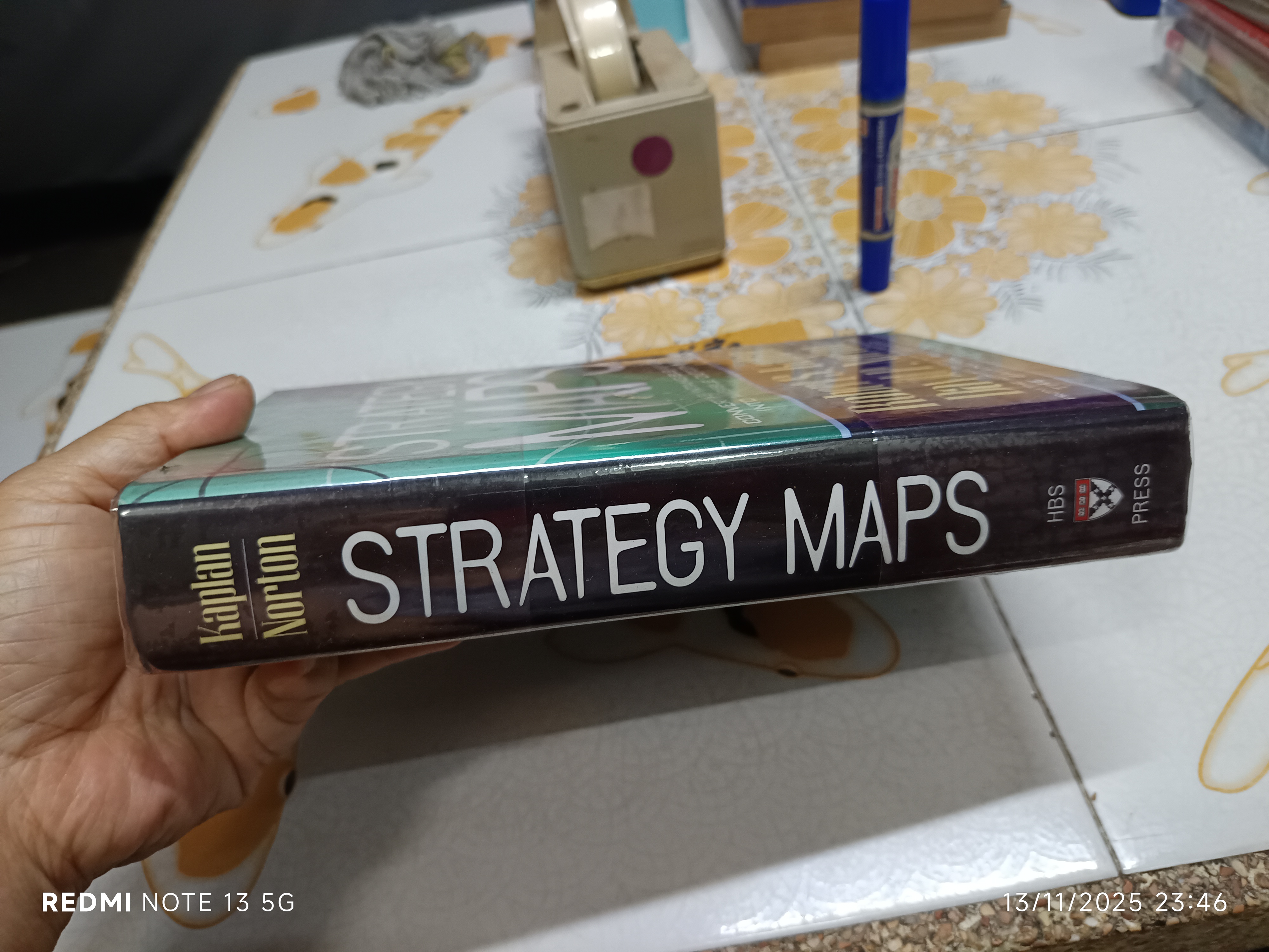 Strategy Maps : Converting Intangible Assets into Tangible Outcomes , Kaplan (ฉบับภาษาอังกฤษ)