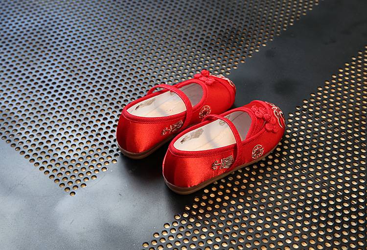 รองเท้าเด็กหญิงสไตล์จีน ลายกระดุมหน้า