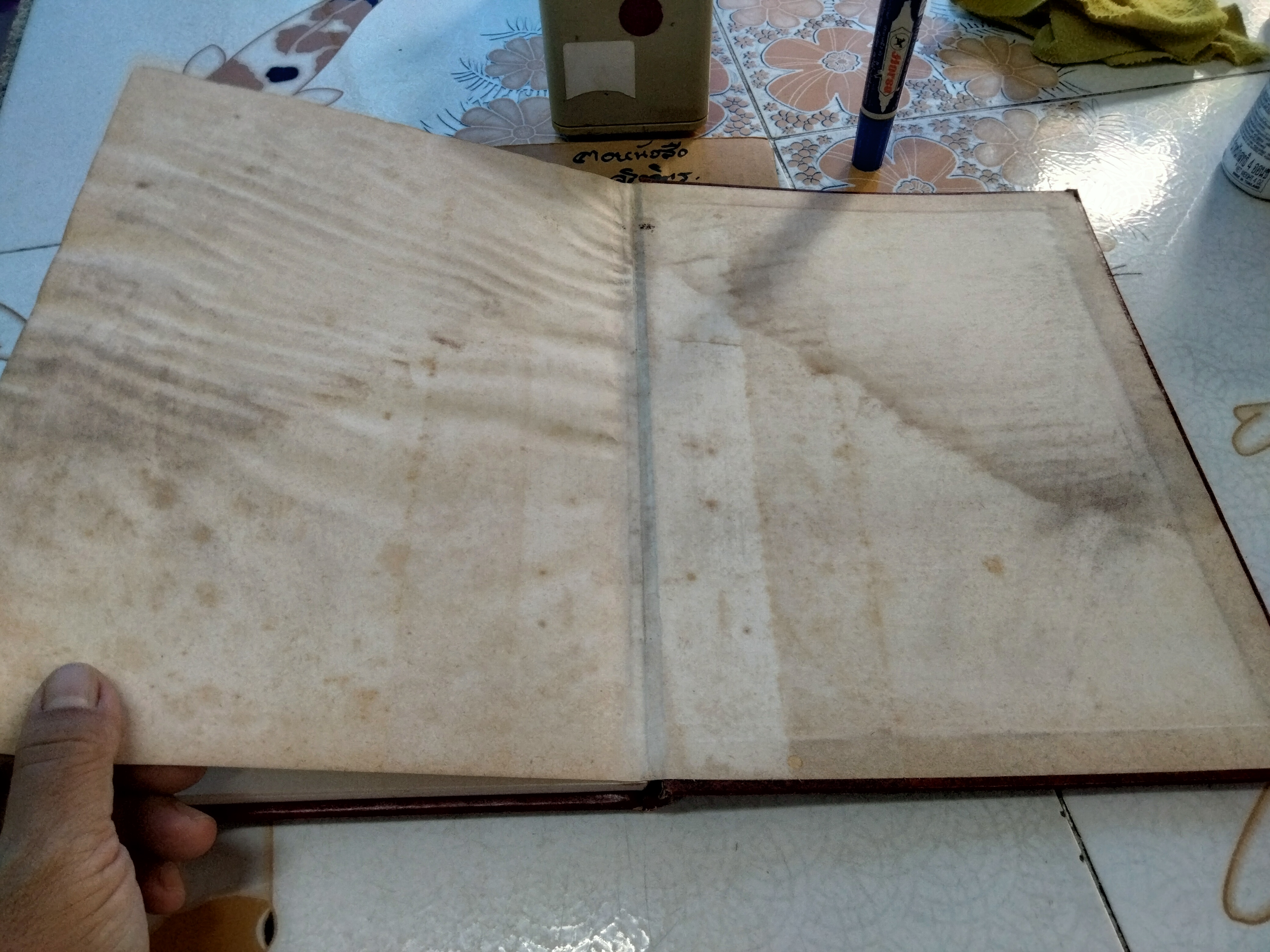 เพลงพระราชนิพนธ์ พร้อมประวัติ บริษัท สยามกลการ จำกัด จัดพิมพ์ทูลเกล้า ฯ ถวาย **หนังสือมีคราบน้ำ เปิดอ่านได้ทุกหน้า