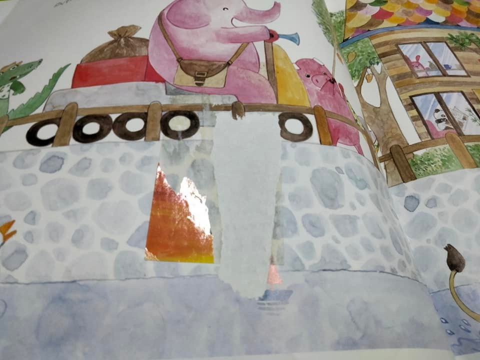 สี่สหายผจญภัย (ปกแข็ง) โดย กฤษณะ กาญจนาภา - หนังสือมีตำหนิโดนตัด 1 จุดมีรอยติดสติ๊กเกอร์,ซ่อมกระดาษหน้าแรก