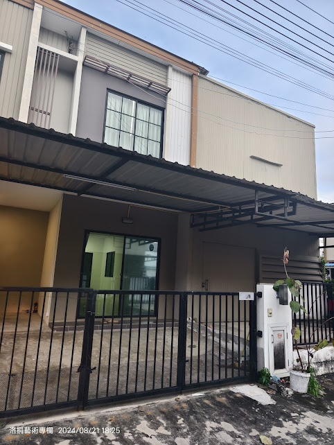 ให้เช่าทาวน์เฮ้าส์พร้อมโกดัง หมู่บ้านเดอะคอนเนค สุวรรณภูมิ 4 พร้อมอยู่ ใกล้แอร์พอร์ตลิ้งค์ สถานีสุวรรณภูมิ