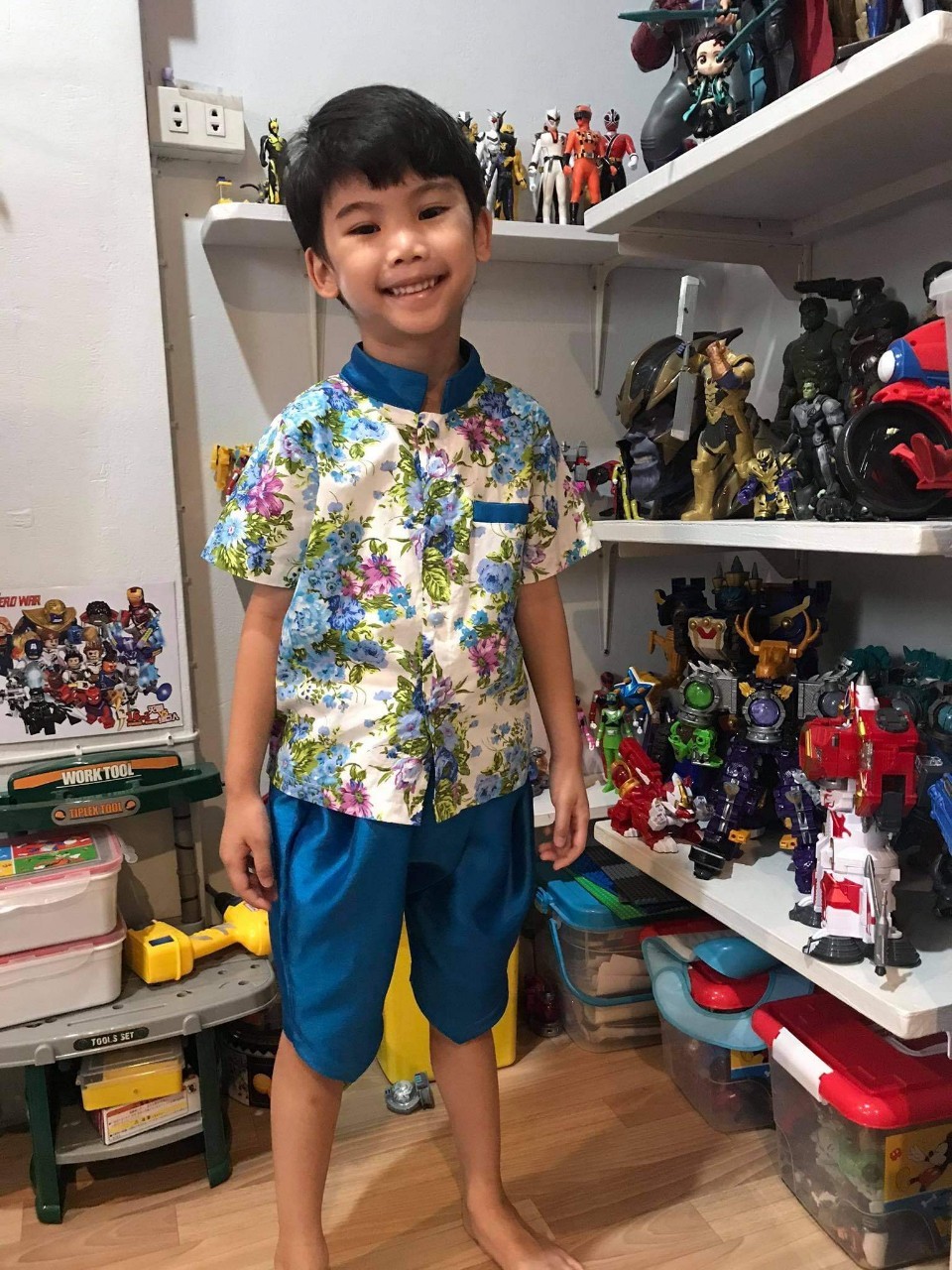 ชุดไทยเด็กชายลายดอกละมุน