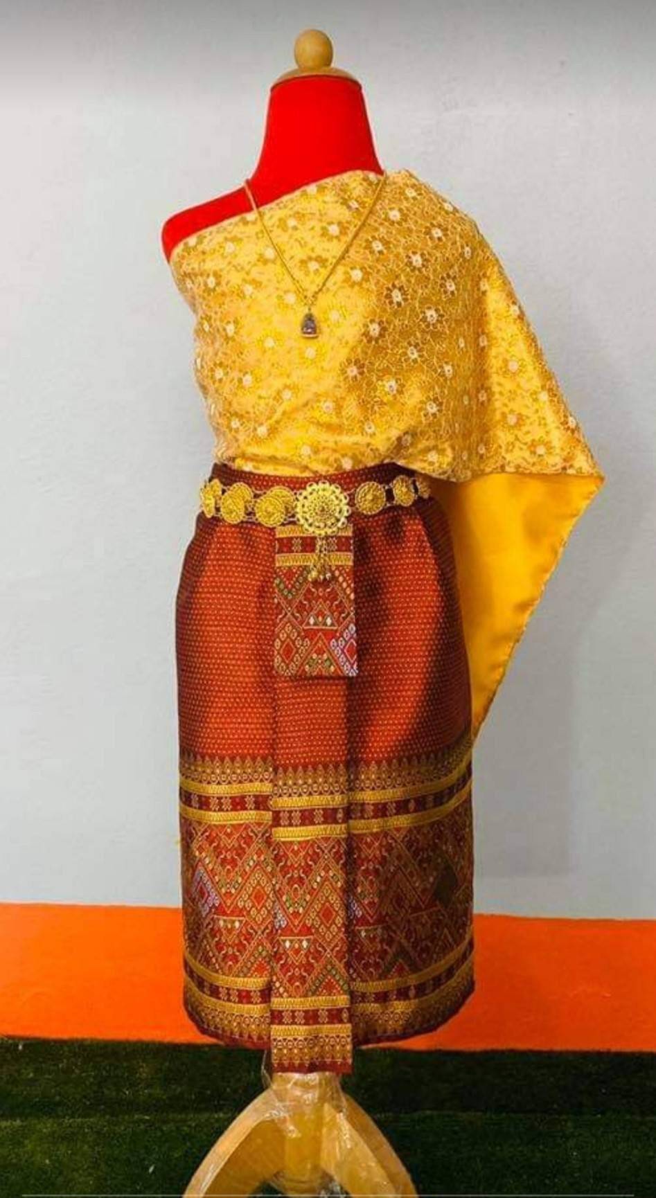 ชุดไทยเด็กหญิง สไบกับผ้าถุง