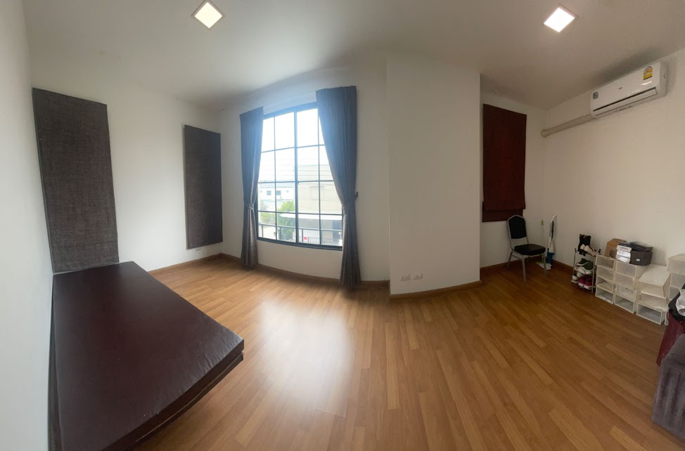 ให้เช่าทาวน์เฮ้าส์พร้อมโกดัง หมู่บ้านเดอะคอนเนค สุวรรณภูมิ 4 พร้อมอยู่ ใกล้แอร์พอร์ตลิ้งค์ สถานีสุวรรณภูมิ