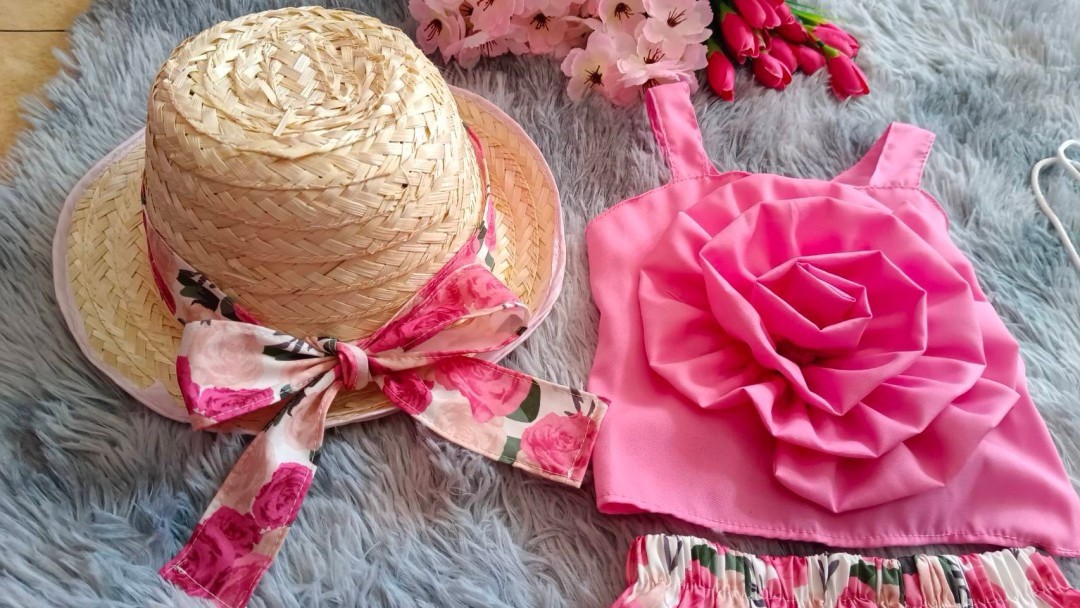 ชุดเด็กset4ชิ้น เสื้อ กระโปรง กระเป๋า หมวกสาน