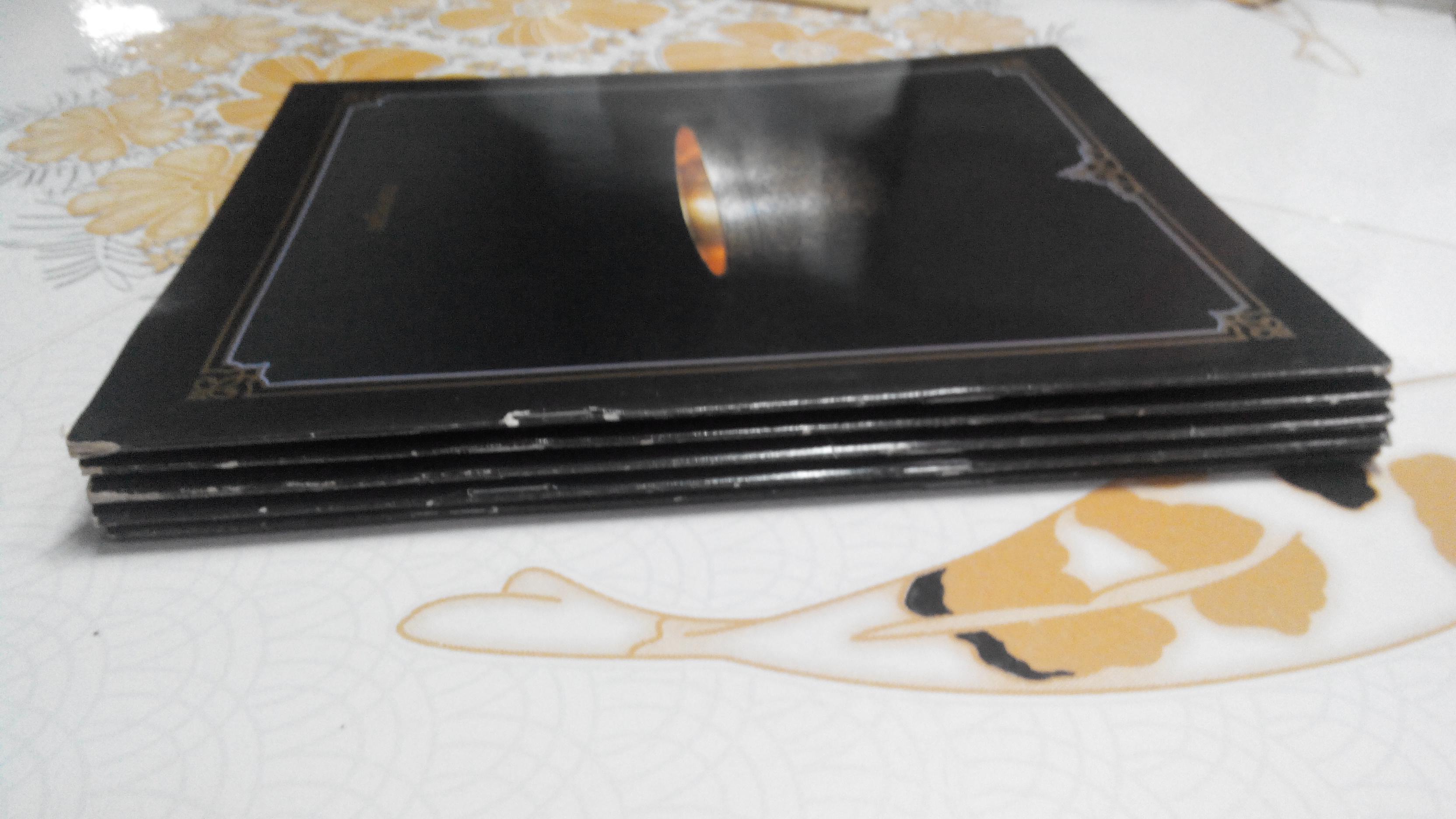 เครื่องถม เครื่องแก้ว เครื่องกระเบื้อง เครื่องพิพิธภัณฑ์ เครื่องทองและเครื่องเงิน ที่จัดแสดง ณ พระที่นั่งวิมานเมฆ พระราชวังดุสิต **สินค้าหมด**