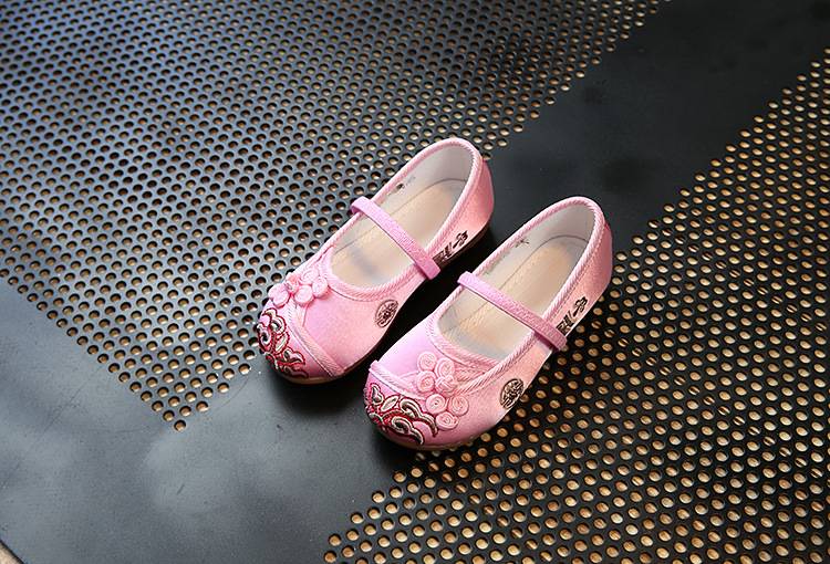 รองเท้าเด็กหญิงสไตล์จีน ลายกระดุมหน้า