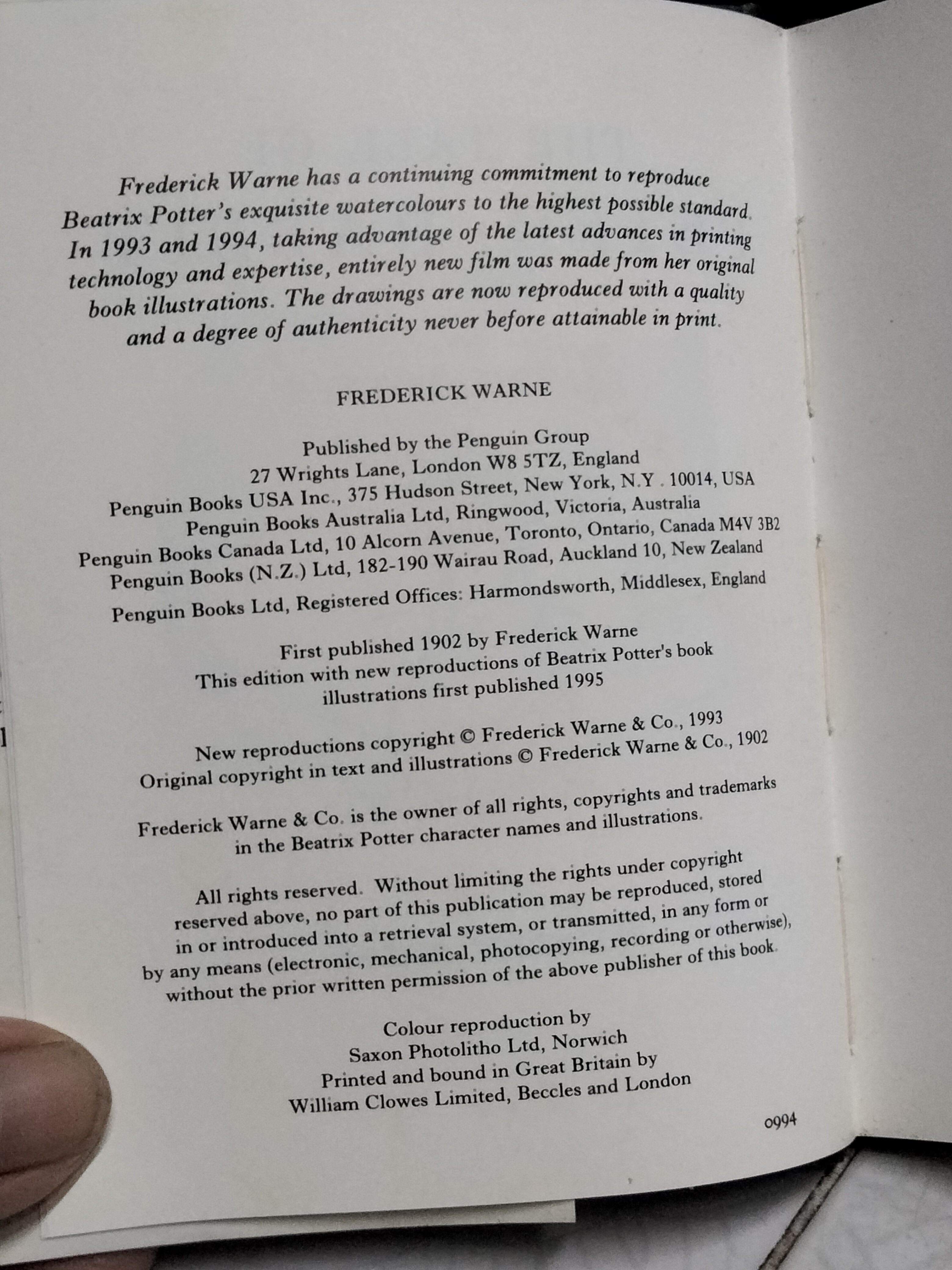 THE TALE OF PETER RABBIT BY BEATRIX POTTER (ฉบับภาษาอังกฤษ) F. WARNE & CO., พิมพ์ 1995 **สินค้าหมด**