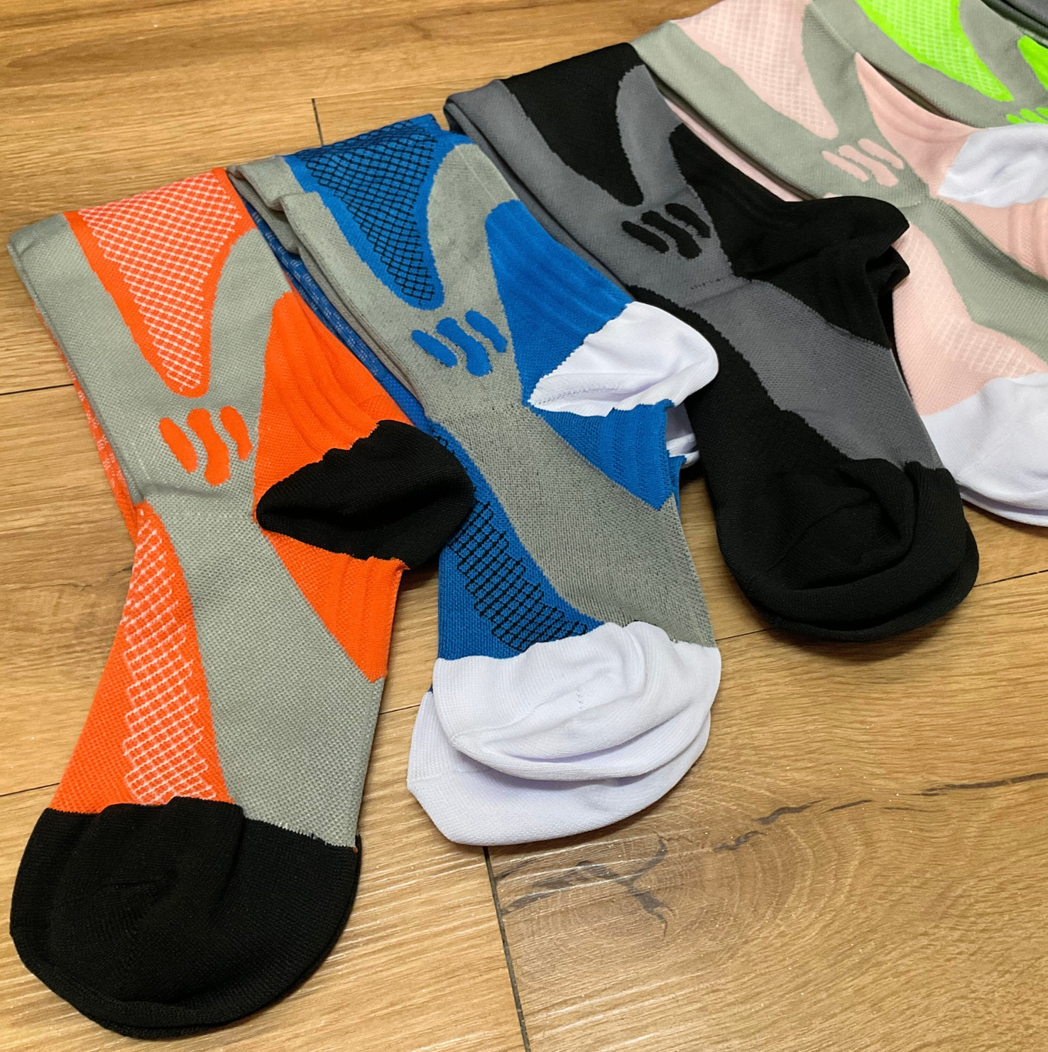 ถุงเท้าวิ่งแบบยาว Compression Socks Running หนานุ่มสำหรับวิ่งมาราธอนทุกระยะ (N77)