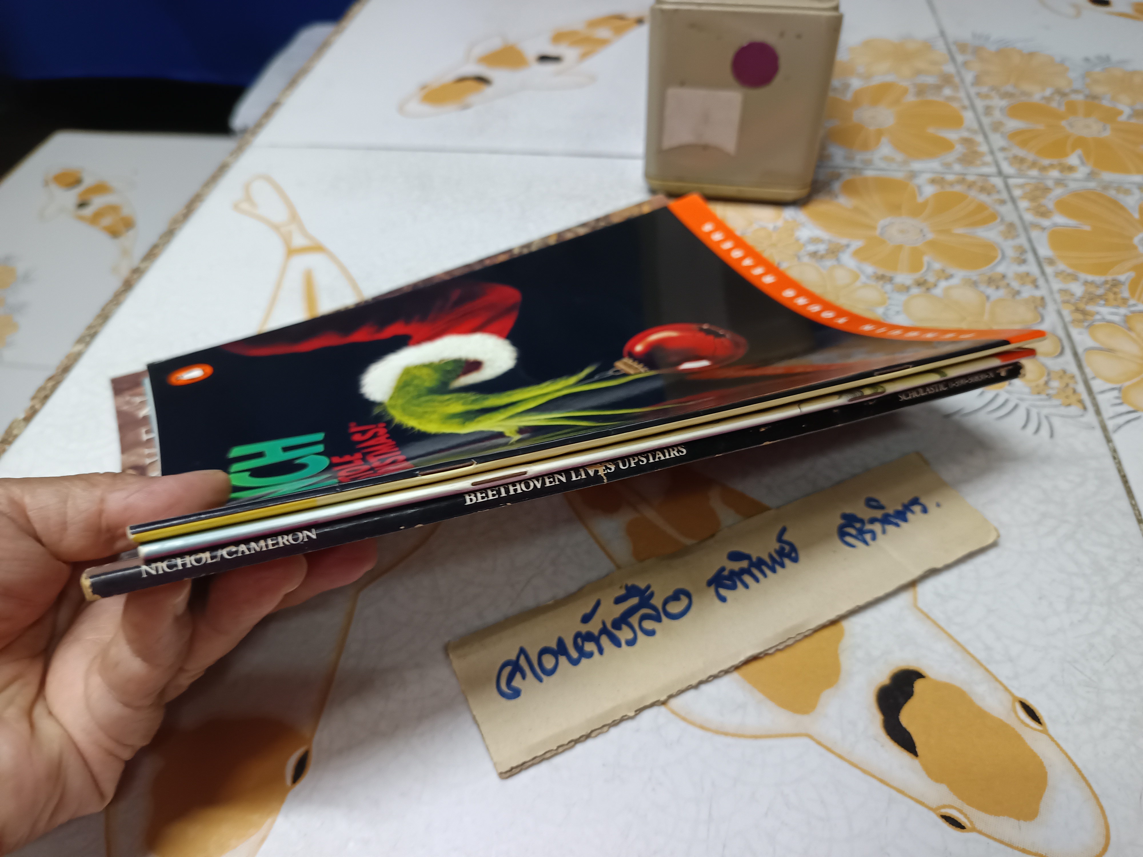 ขายรวม 3 เล่ม / หนังสือนอกเวลาภาษาอังกฤษ เล่มใหญ่ / Beethoven Lives Upstairs , The School Bus, Dr Seuss's How The Grinch Stole Christmas