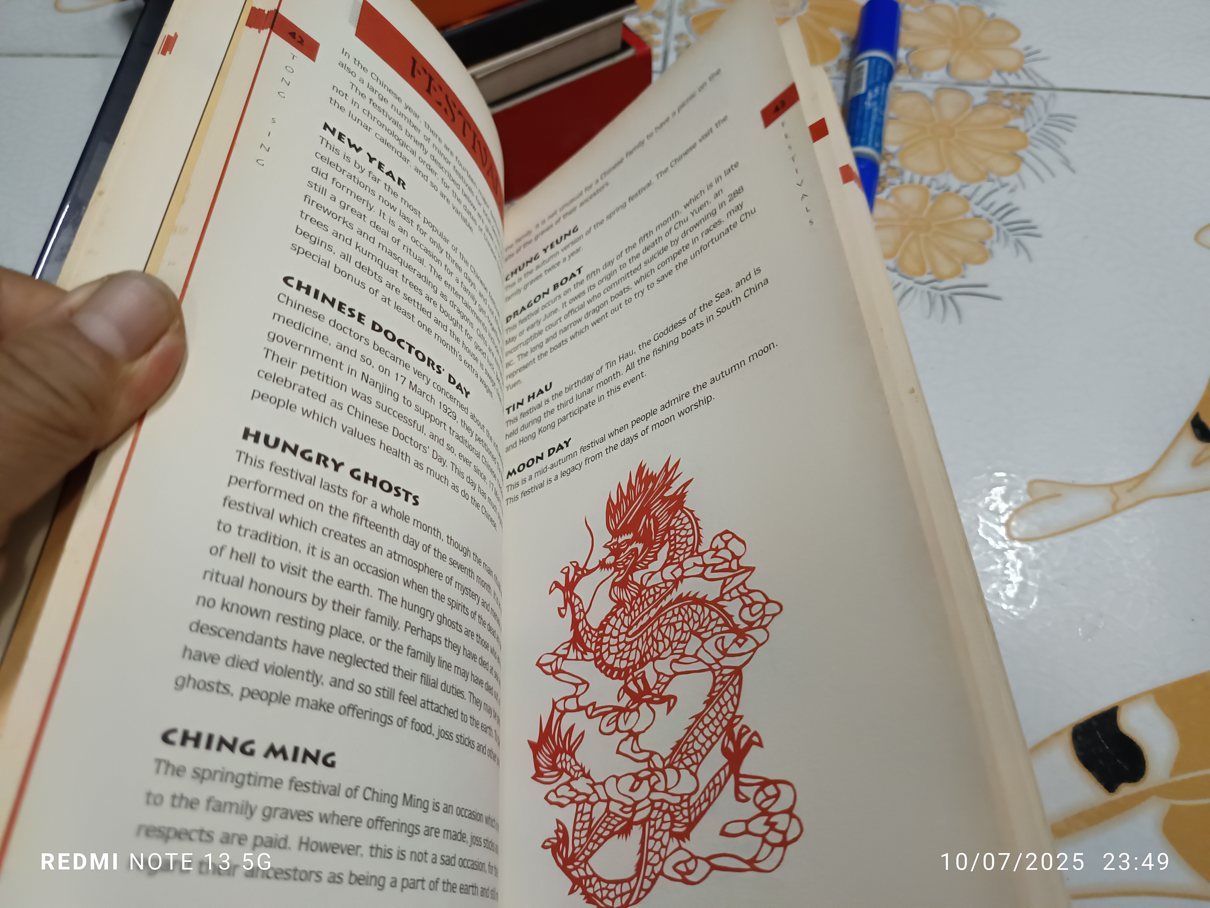 Tong Sing : The Book of Wisdom Based on the Ancient Chinese Almanac **สินค้าหมด**