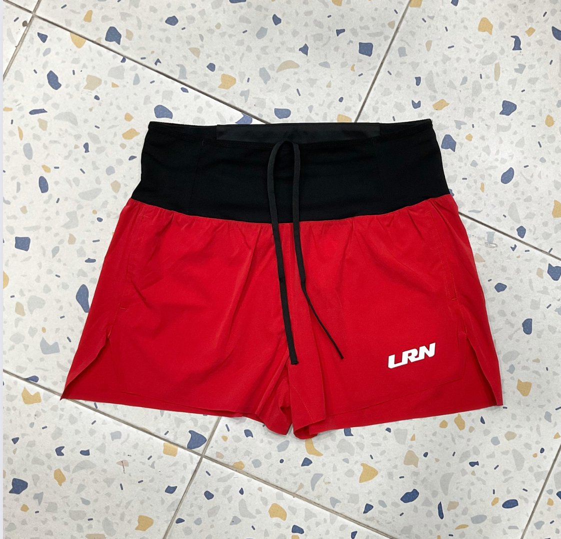 กางเกงวิ่งขาสั้น วิ่งมาราธอน วิ่งเทรล 3" ใส่สบาย มีกระเป๋าใส่ของที่รอบเอว ไม่มีซับใน โลโก้เรืองแสง (F03)