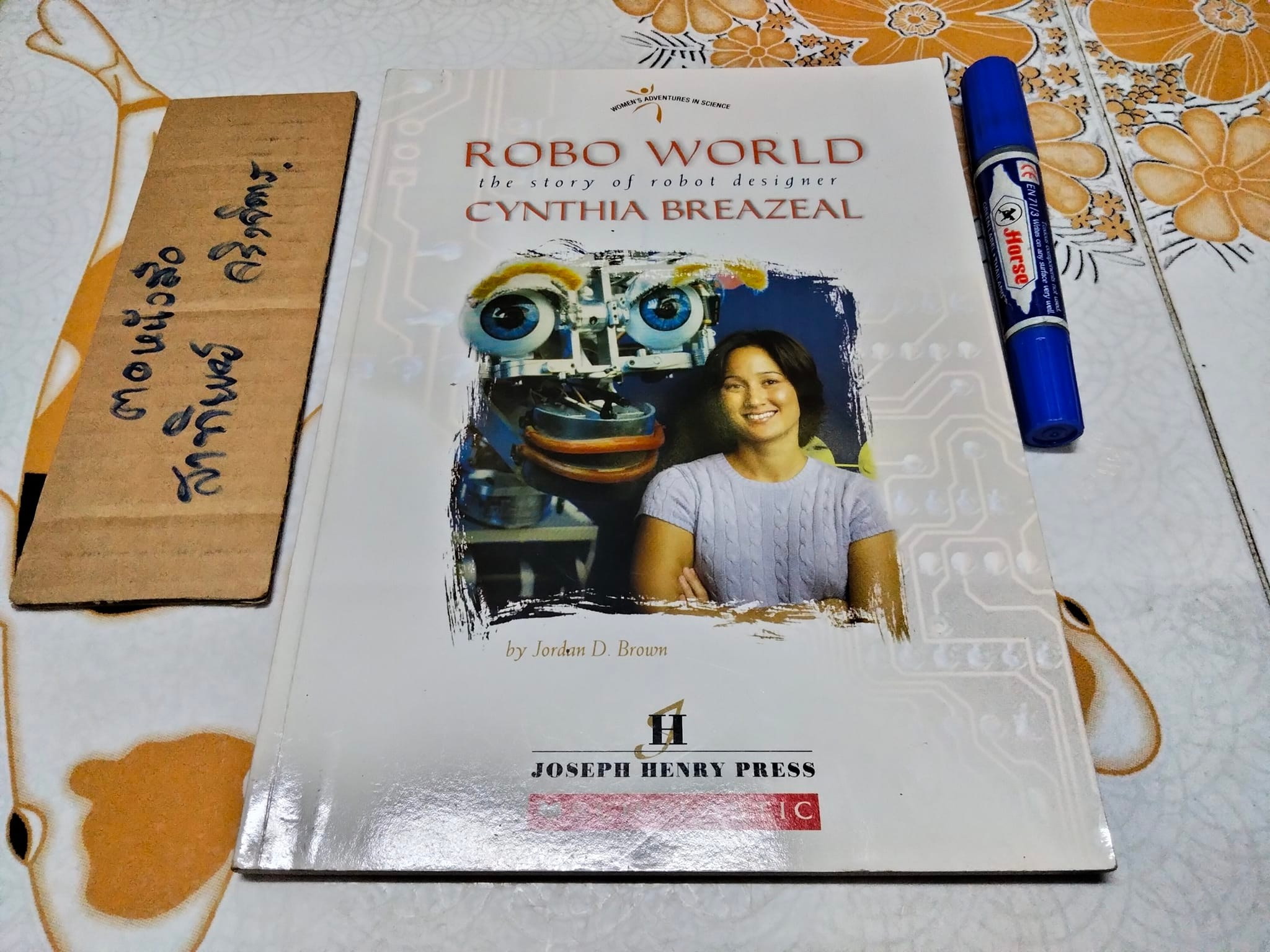 ROBO WORLD the history of robot designer. CYNTHIA BREAZEAL (มีรอยขีดเส้นใต้หลายหน้า)