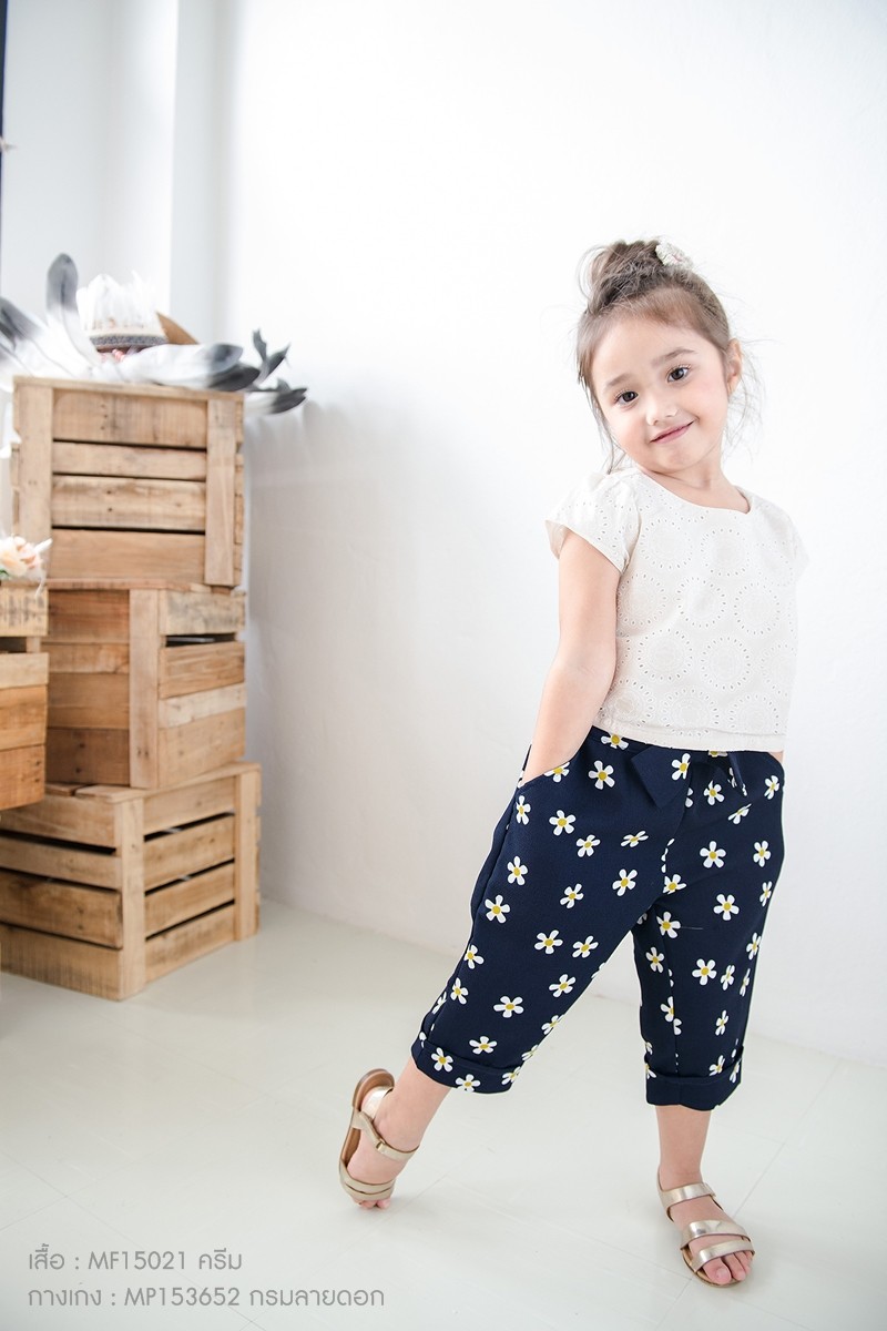 กางเกงเด็กผู้หญิง สีกรมลายดอก