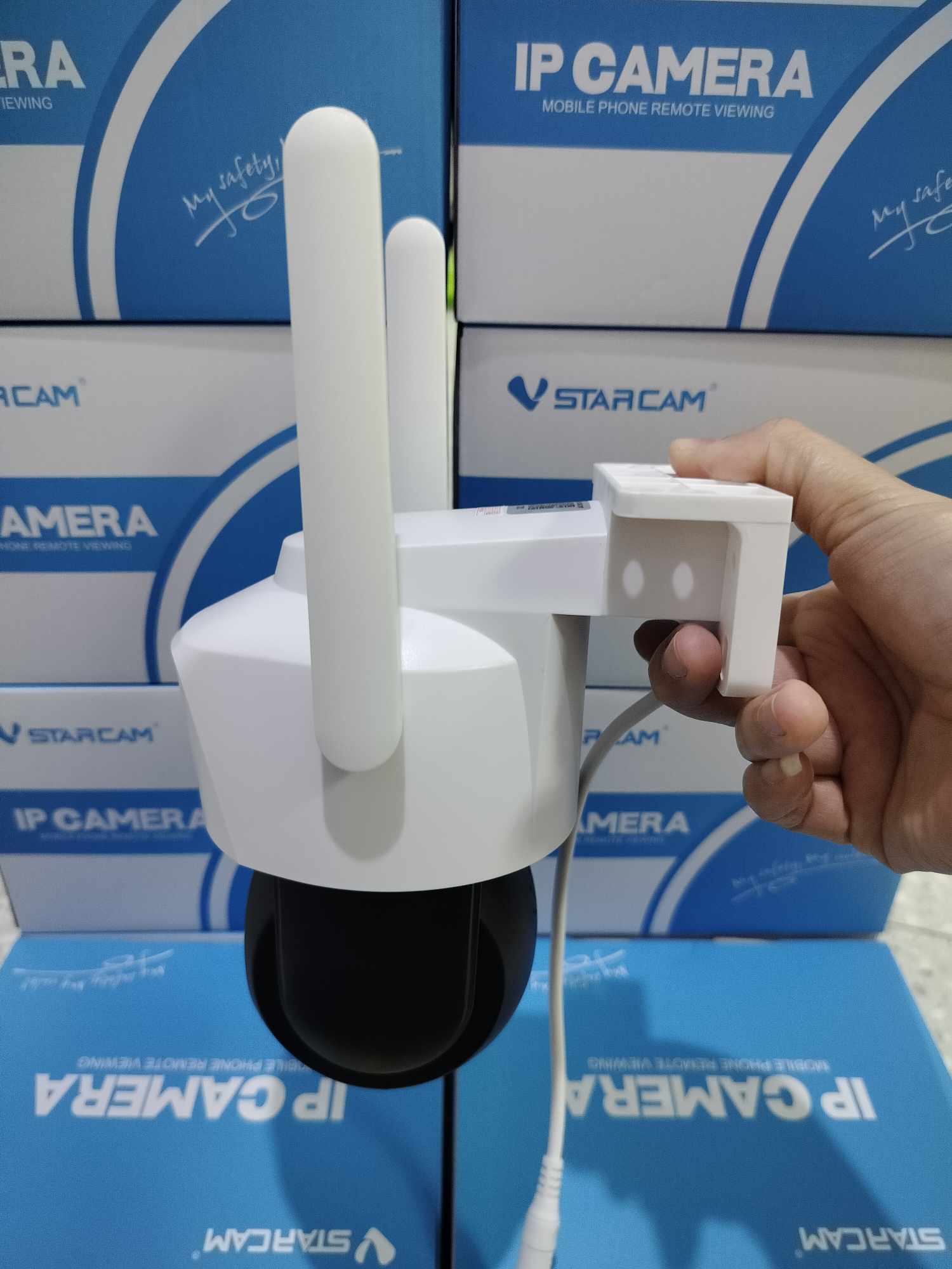 Vstarcam Vstarcam กล้องวงจรปิดภายนอกแบบใส่ซิมการ์ด รุ่นCG622 ความคมชัด2ล้านพิกเซล กันน้ำ ทนฝุ่น ทนแดด ขาว