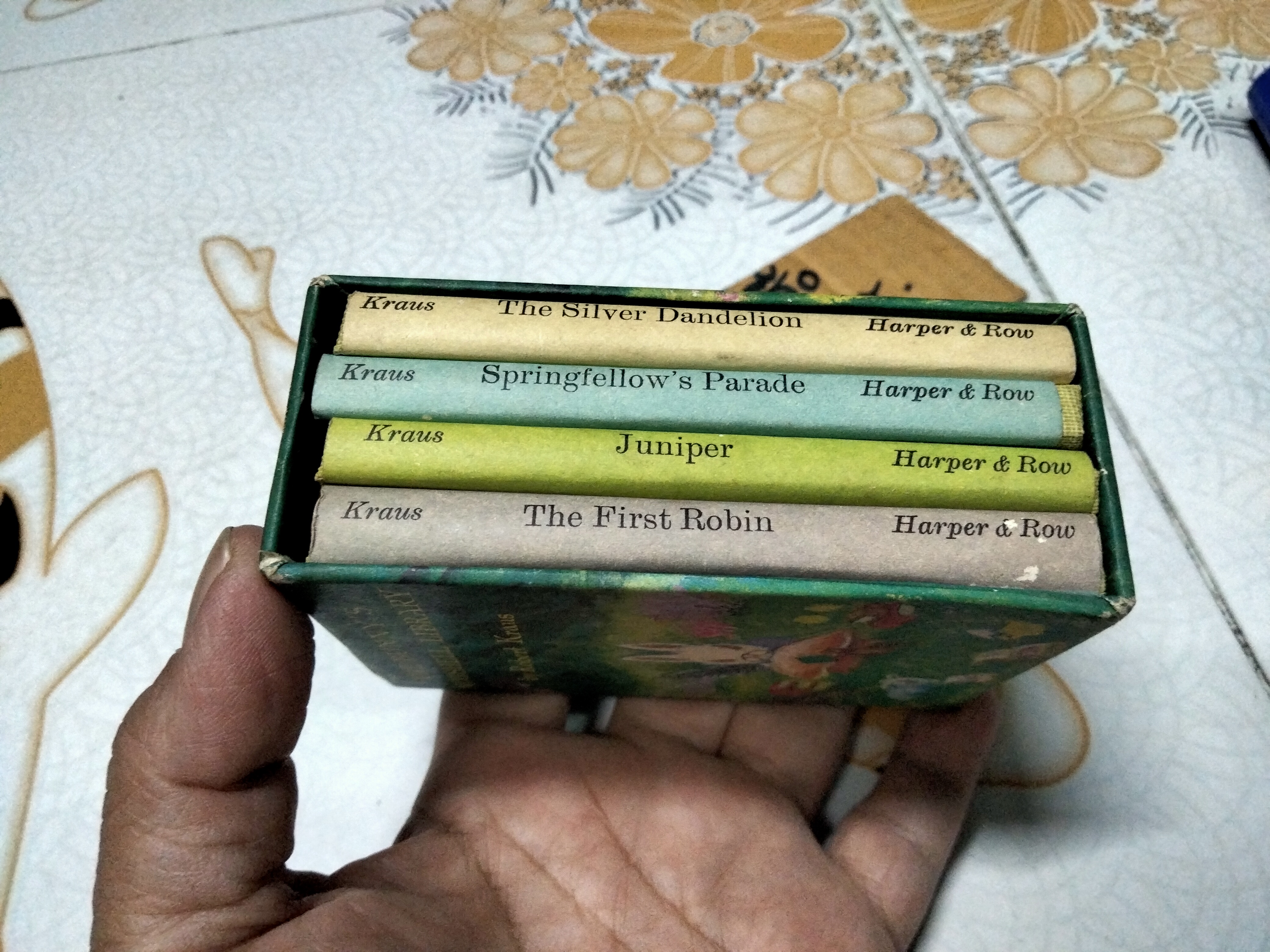 The Bunny's Nutshell Library โดย Robert Kraus (Box set 4 เล่ม) - พิมพ์ปี 1965 Harper & Row, Publishers