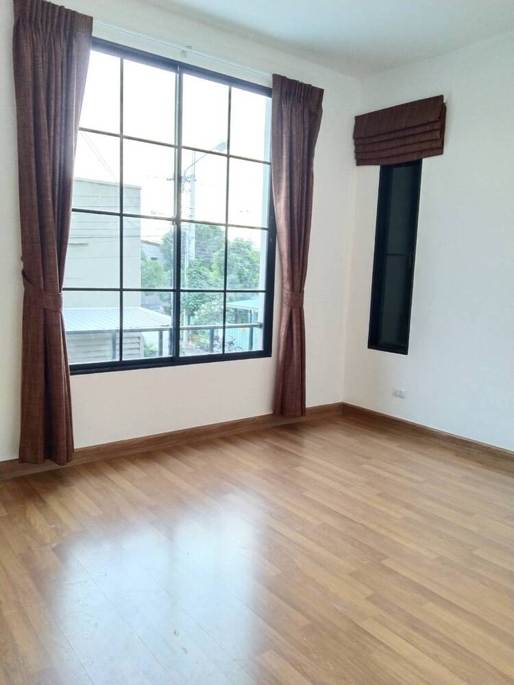 ขายทาวน์เฮ้าส์เดอะคอนเนคสุวรรณภูมิ4กิ่งแก้วซอย37 พร้อมโกดังพร้อมคนเช่า