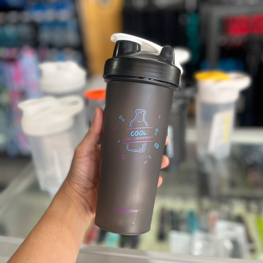 ขวดน้ำพกพาขนาด 500 600 700 ml ฟรีตะกร้อเขย่าในขวดน้ำและชุดอุปกรณ์ทำความสะอาด 1ชุด (L23)