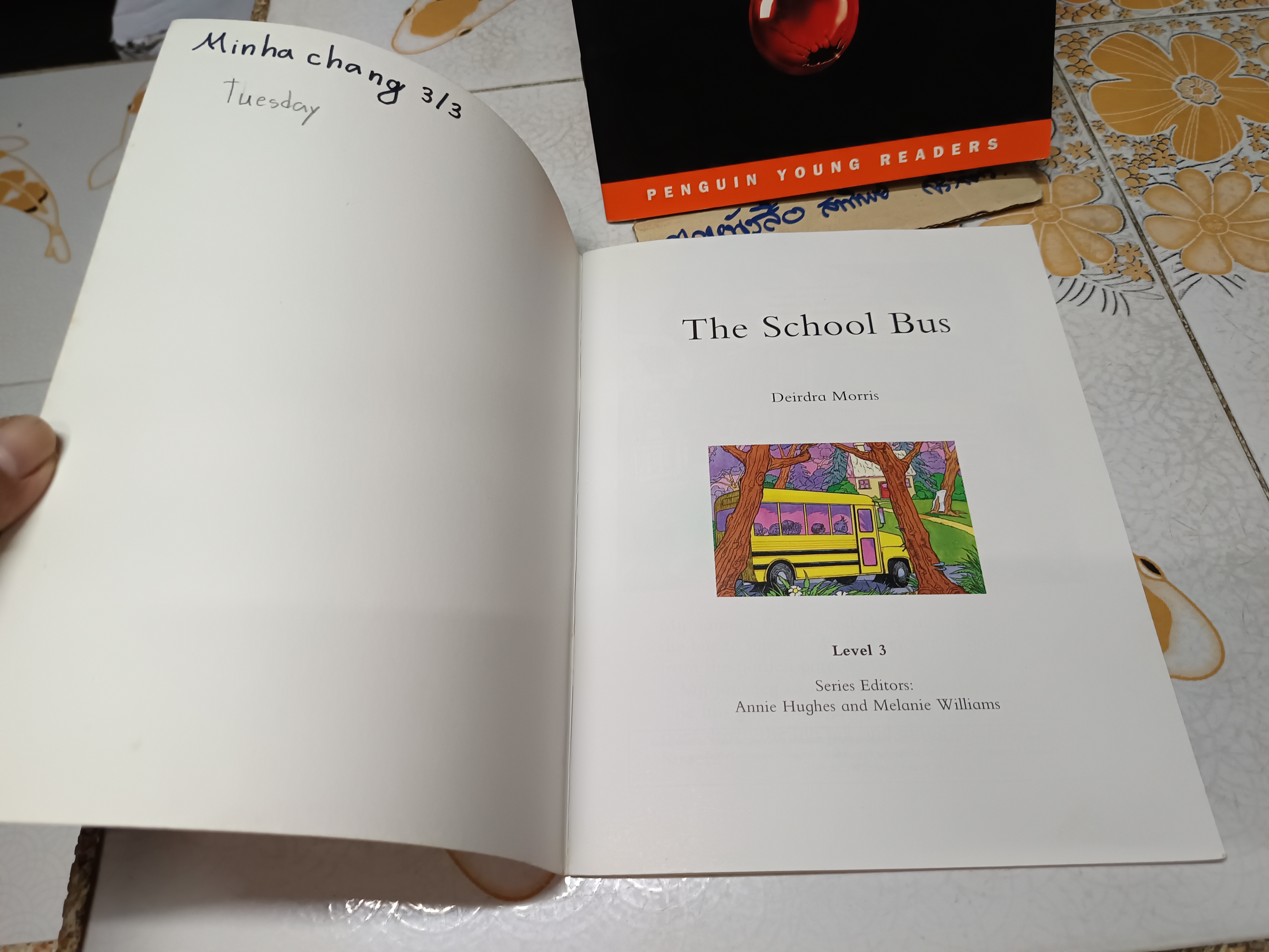 ขายรวม 3 เล่ม / หนังสือนอกเวลาภาษาอังกฤษ เล่มใหญ่ / Beethoven Lives Upstairs , The School Bus, Dr Seuss's How The Grinch Stole Christmas