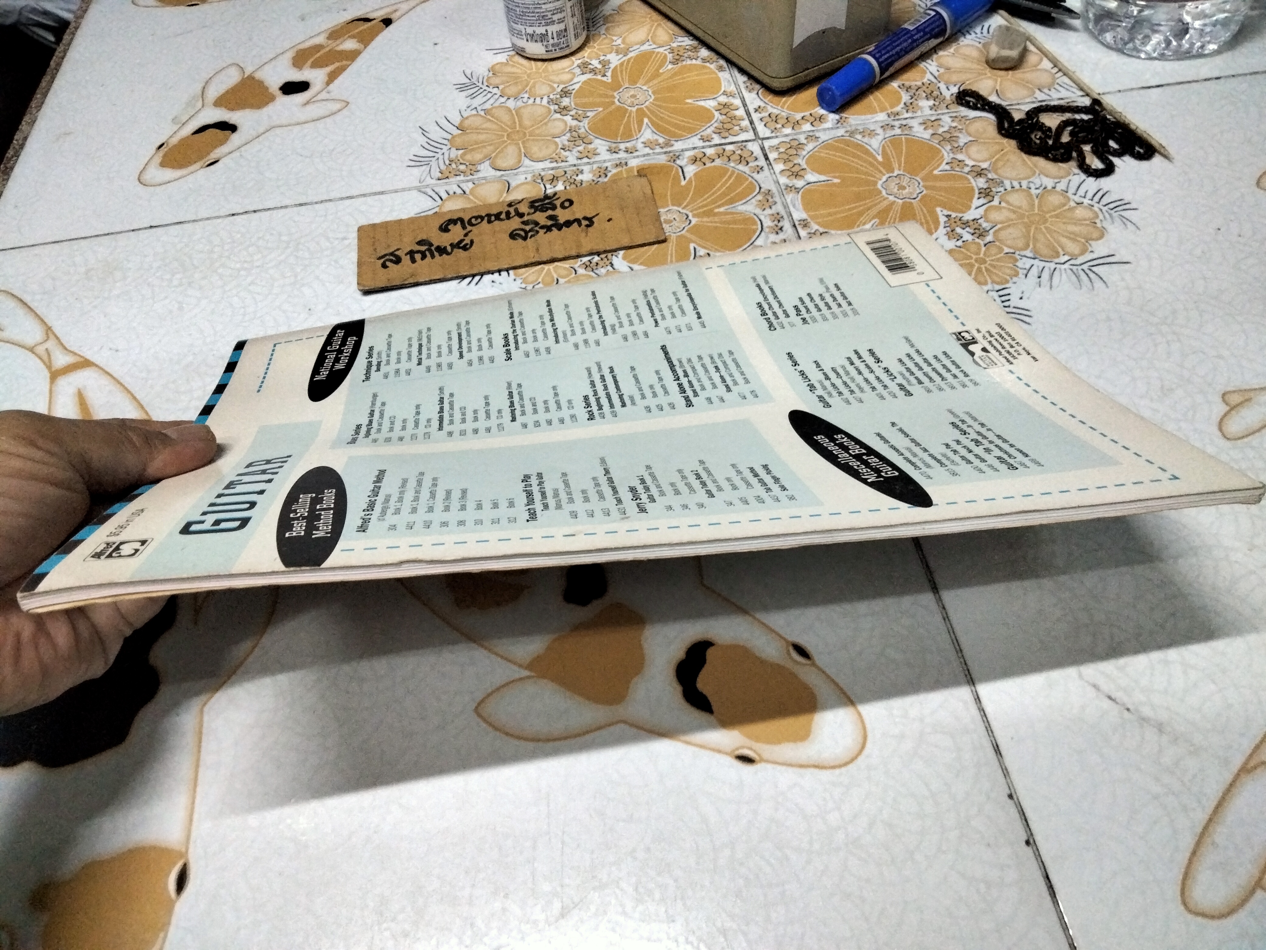 The new guitar course book 1: Alfred d'Auberge & Morton Manus.