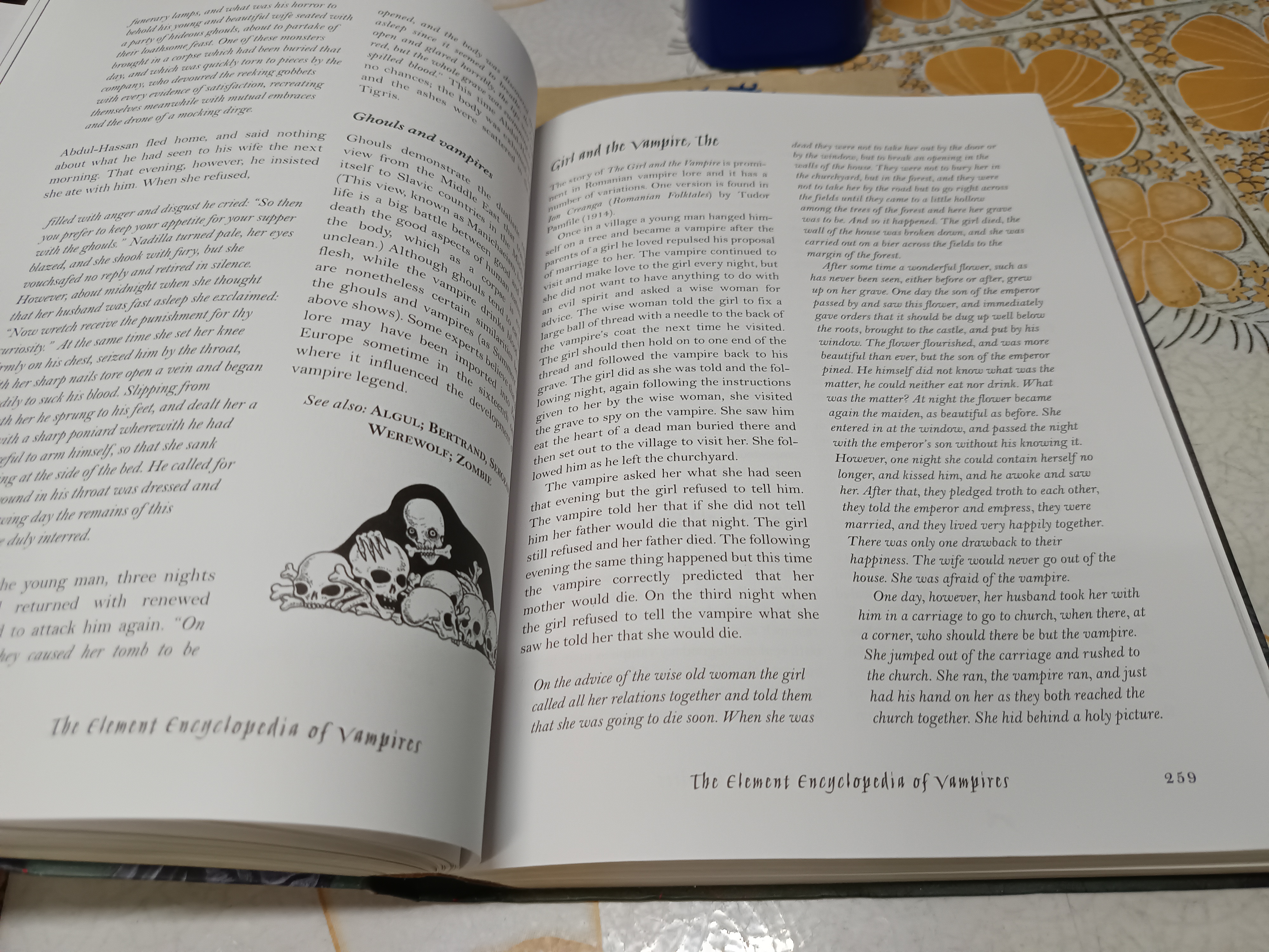 The Element Encyclopedia of Vampires. An A-Z of the Undead - Theresa Cheung (ฉบับภาษาอังกฤษ)