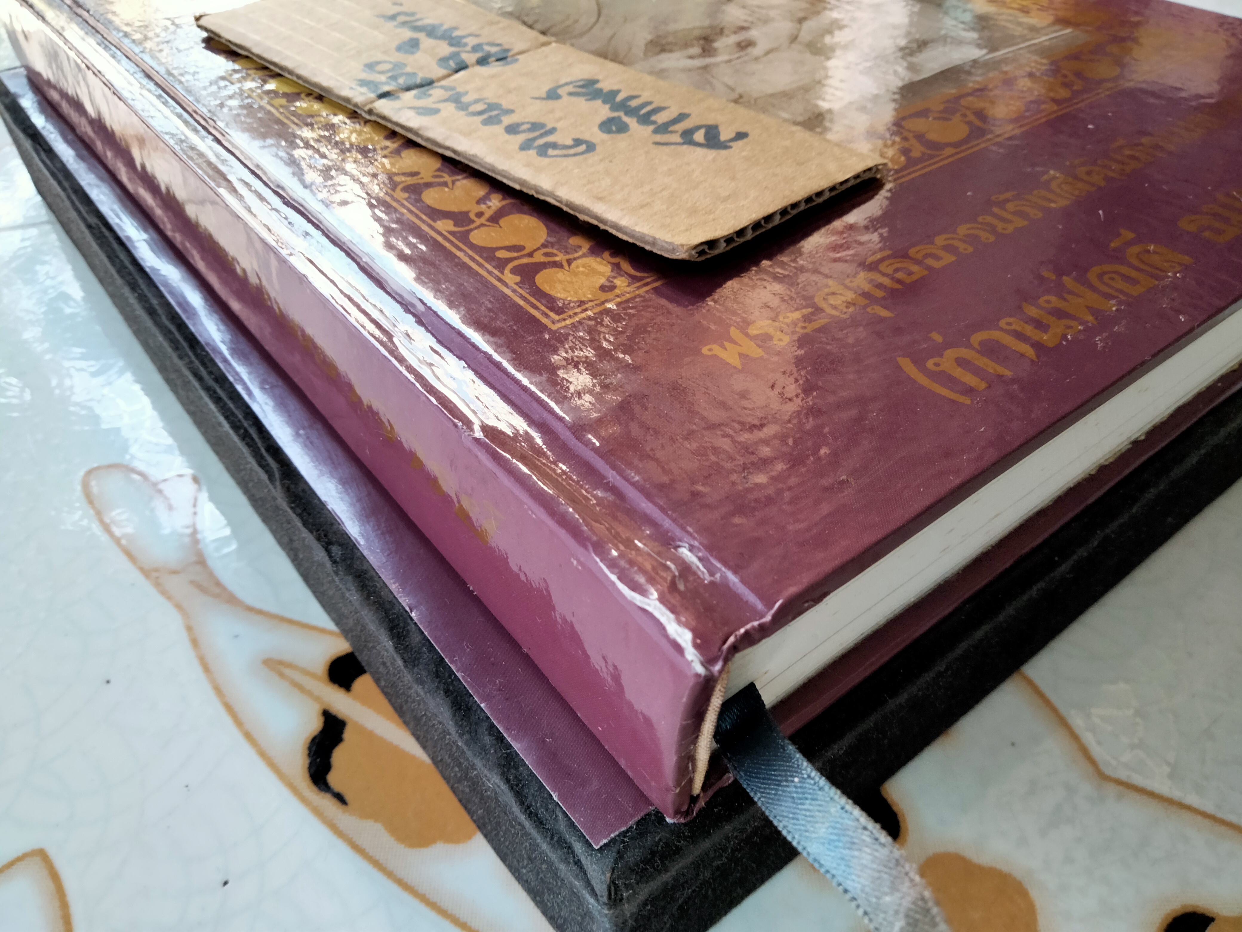 ชีวประวัติและพระเครื่องวัตถุมงคลท่านพ่อลี (ปกแข็ง พร้อมกล่อง) - เล่มสีม่วง **สินค้าหมด**