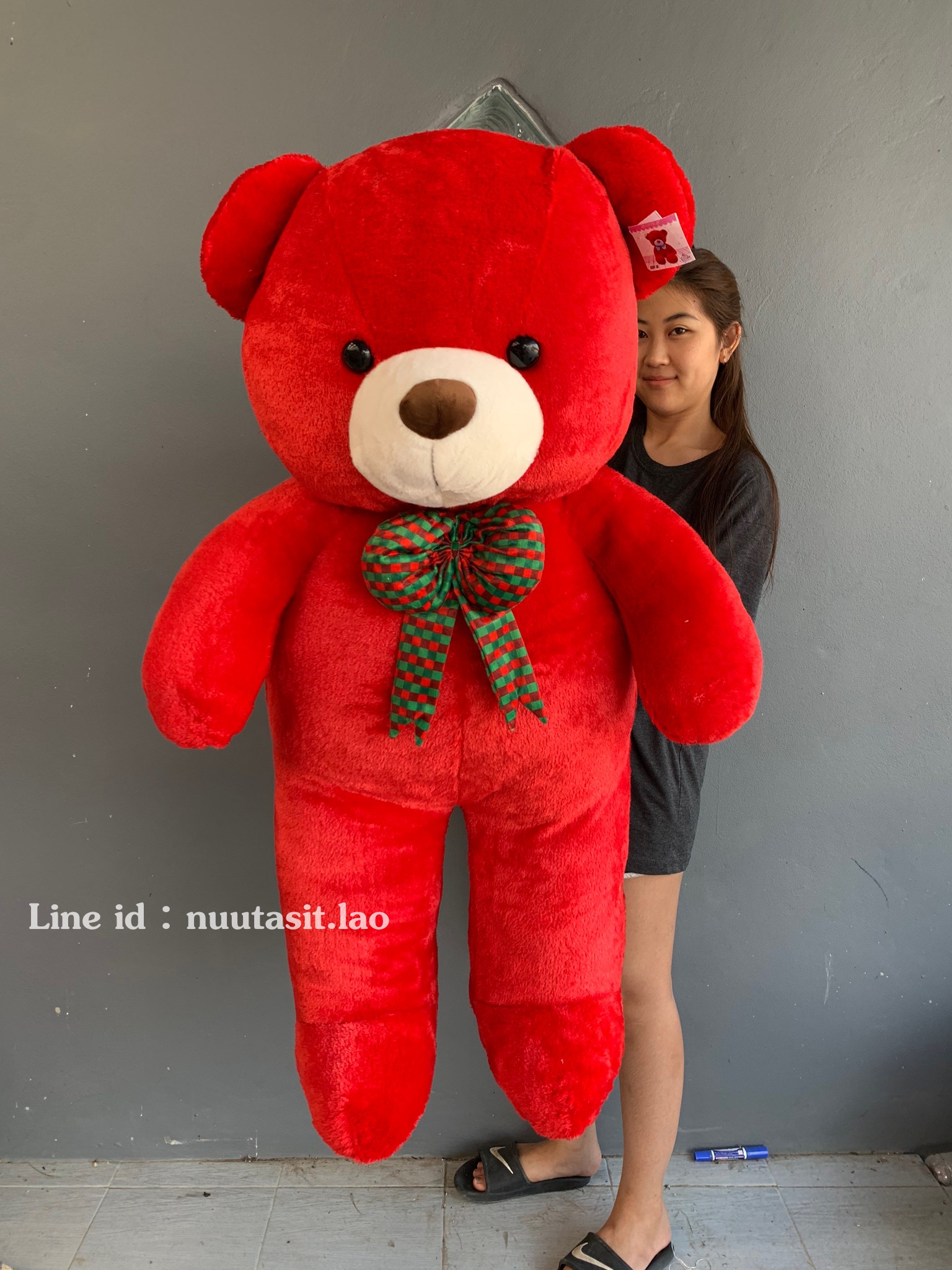 ตุ๊กตาหมีสีแดง 46 นิ้ว