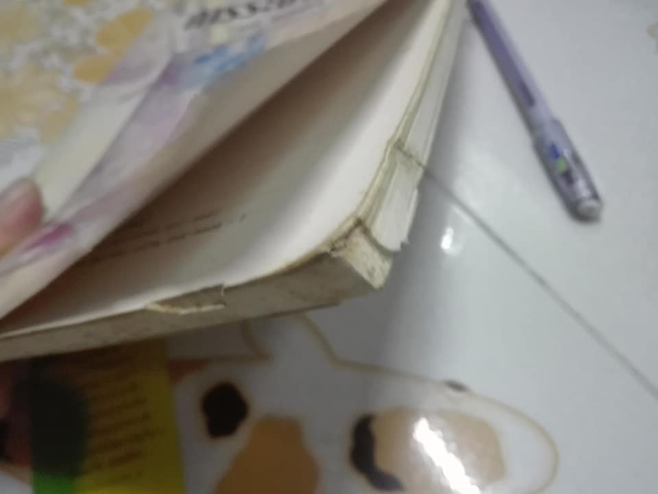 หนังสือ การระบายสีน้ำ โดย อารี สุทธิพันธุ์ (หนังสือมีรอยปลวกกิน) **สินค้าหมด**