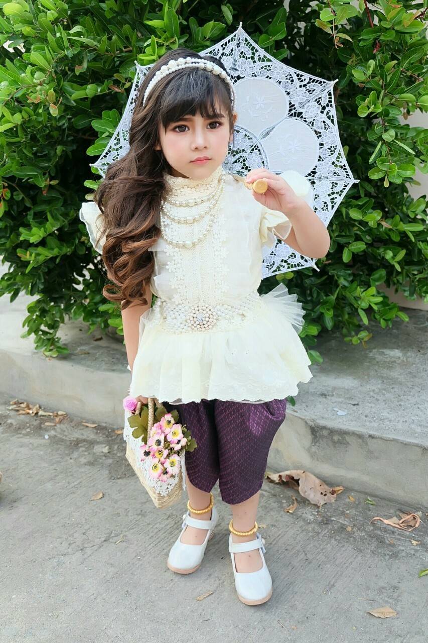 ชุดไทยเด็กหญิง เสื้อลูกไม้กับโจง