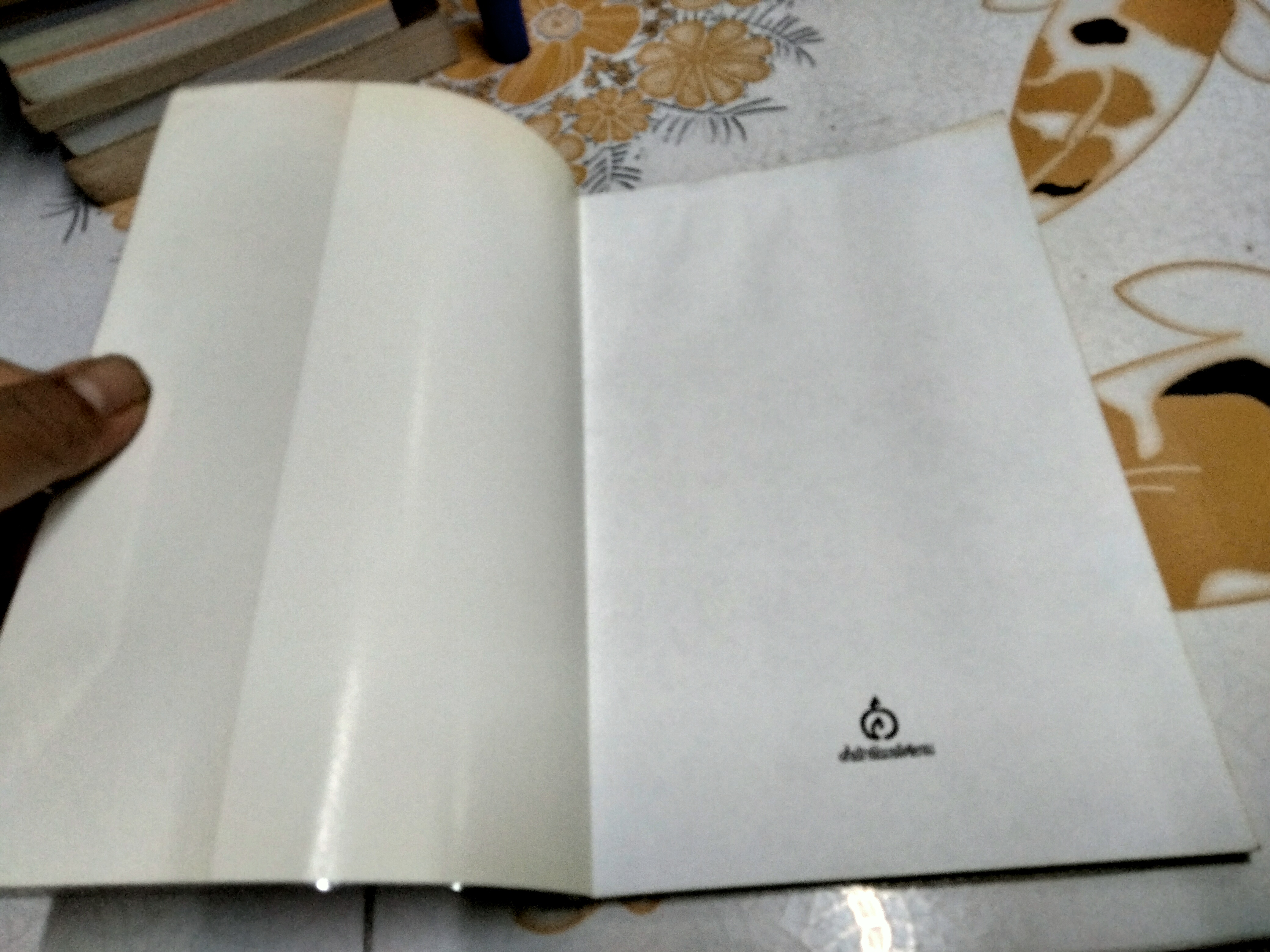มณีปัญญา ปรัชญานิพนธ์จีนโบราณ - เรืองรอง รุ่งรัศมี - วิเวก ศานติธรรม แปลและเรียบเรียงจากต้นฉบับภาษาจีน พิมพ์ครั้งที่ 3/2543 (ตำหนิ มีคราบน้ำ ตัวเล่มงอเล็กน้อย )