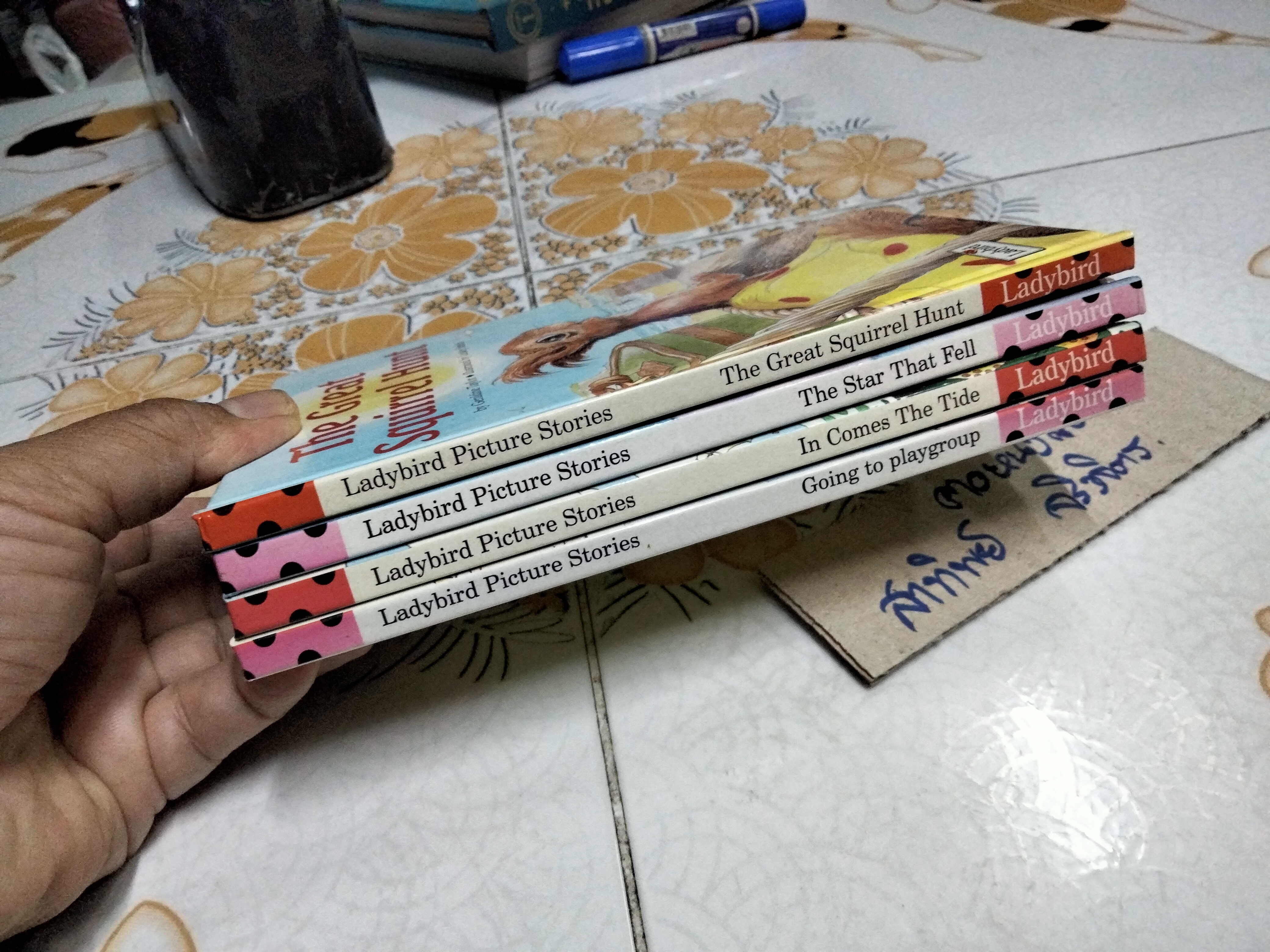 หนังสือชุด " Ladybird's Picture Stories series" ขายรวม 4 เล่ม