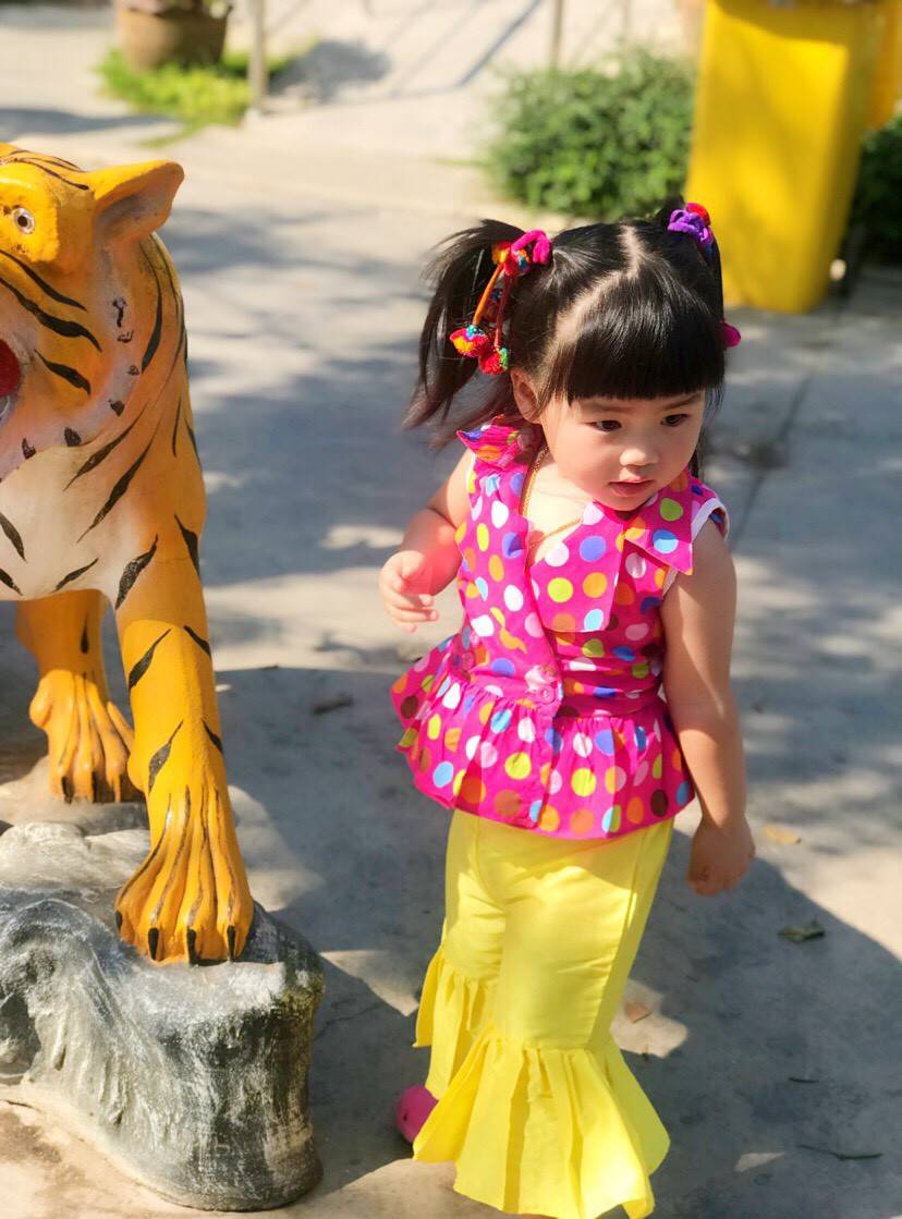 ชุดเด็ก set เสื้อลายจุดกับกางเกงขากระดิ่ง