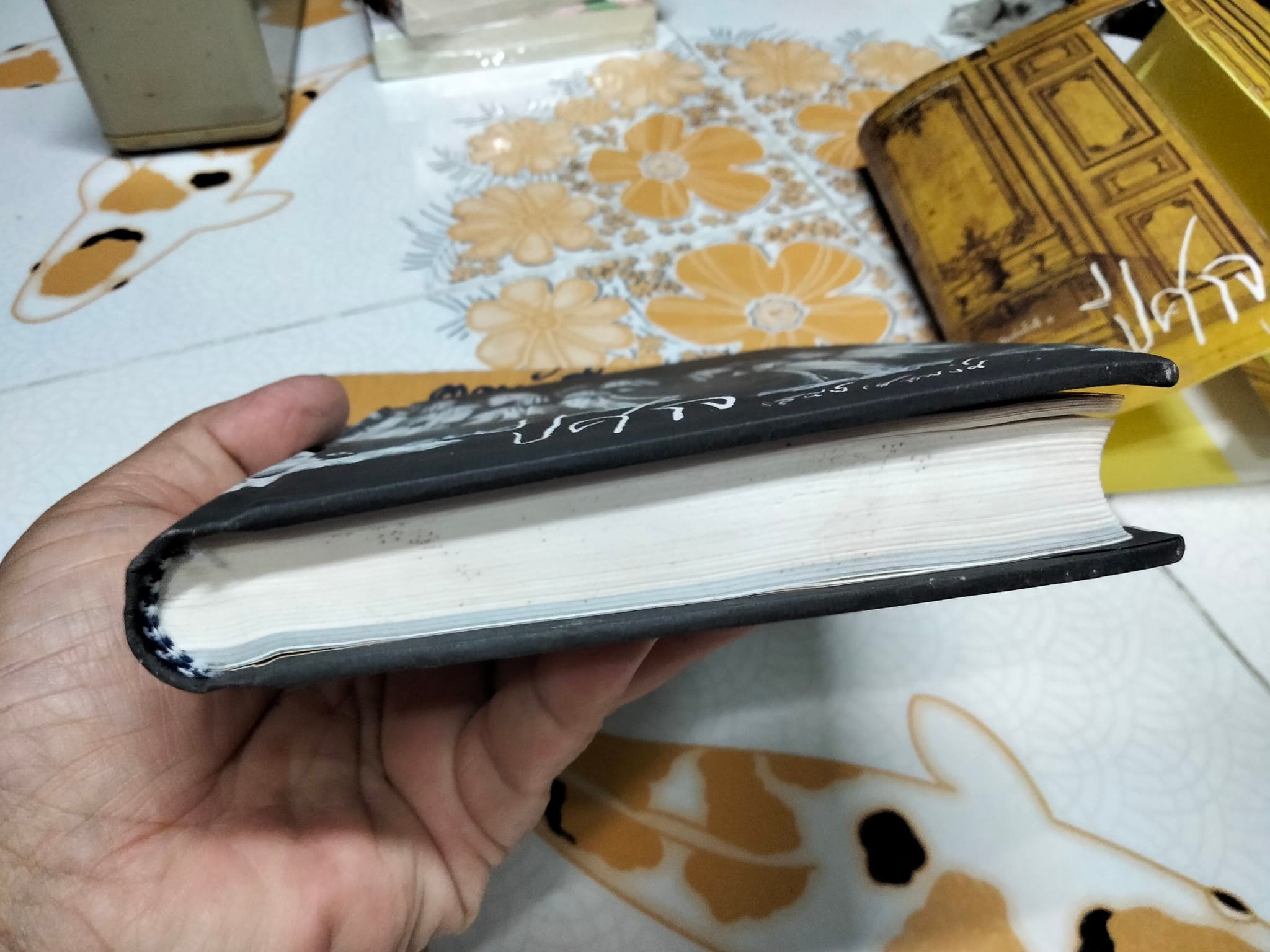 ปีศาจ (ปกแข็ง) เสนีย์ เสาวพงศ์ ** หนังสือตำหนิโดนน้ำ ตัวเล่มเป็นลอน มีคราบน้ำ