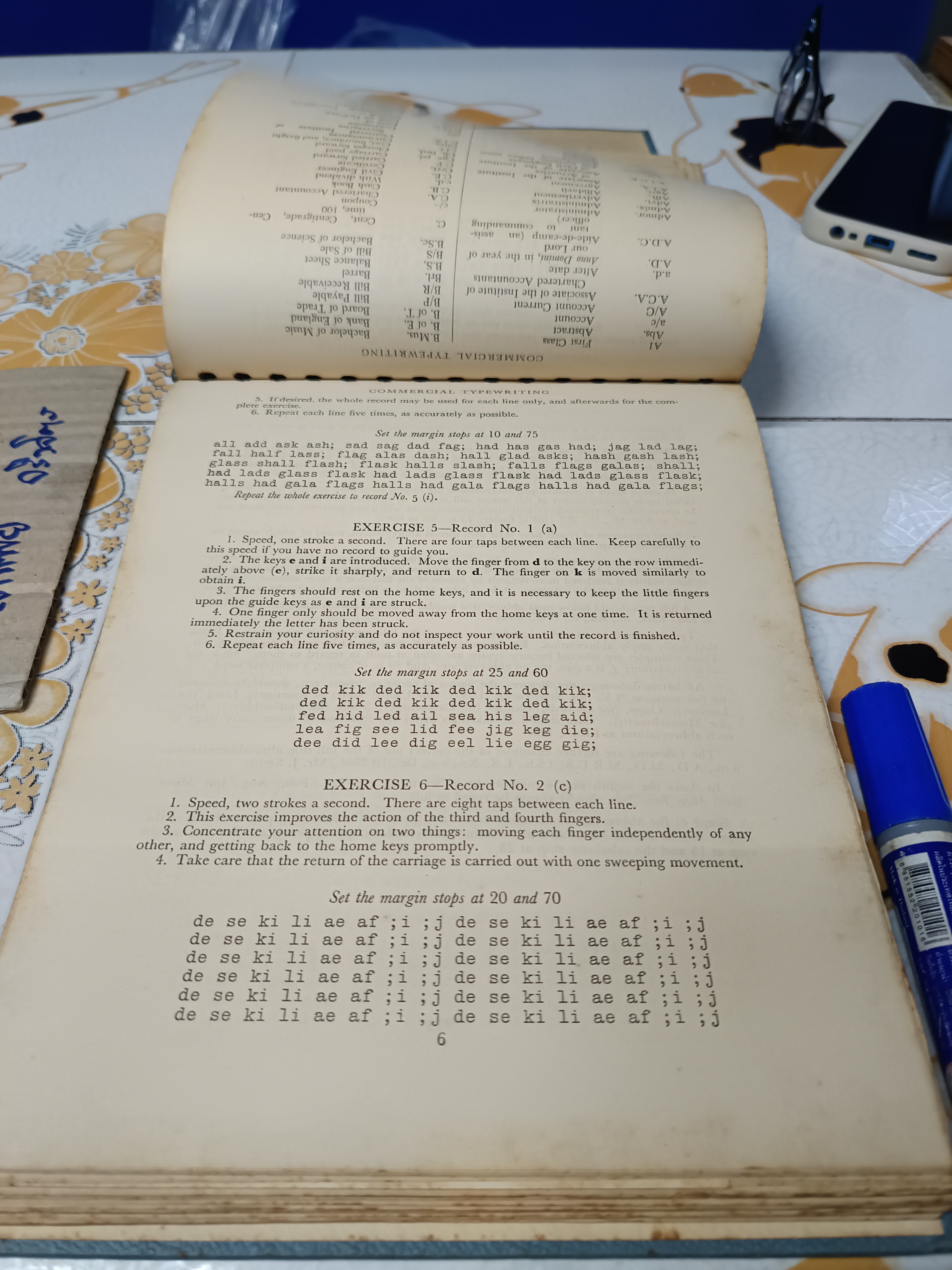 Pitman's commercial typewriting W. & E. Walmsley , 4th edition 1960 ตำราพิมพ์ดีดธุรกิจ , ตำราเก่า ปี พ.ศ 2503