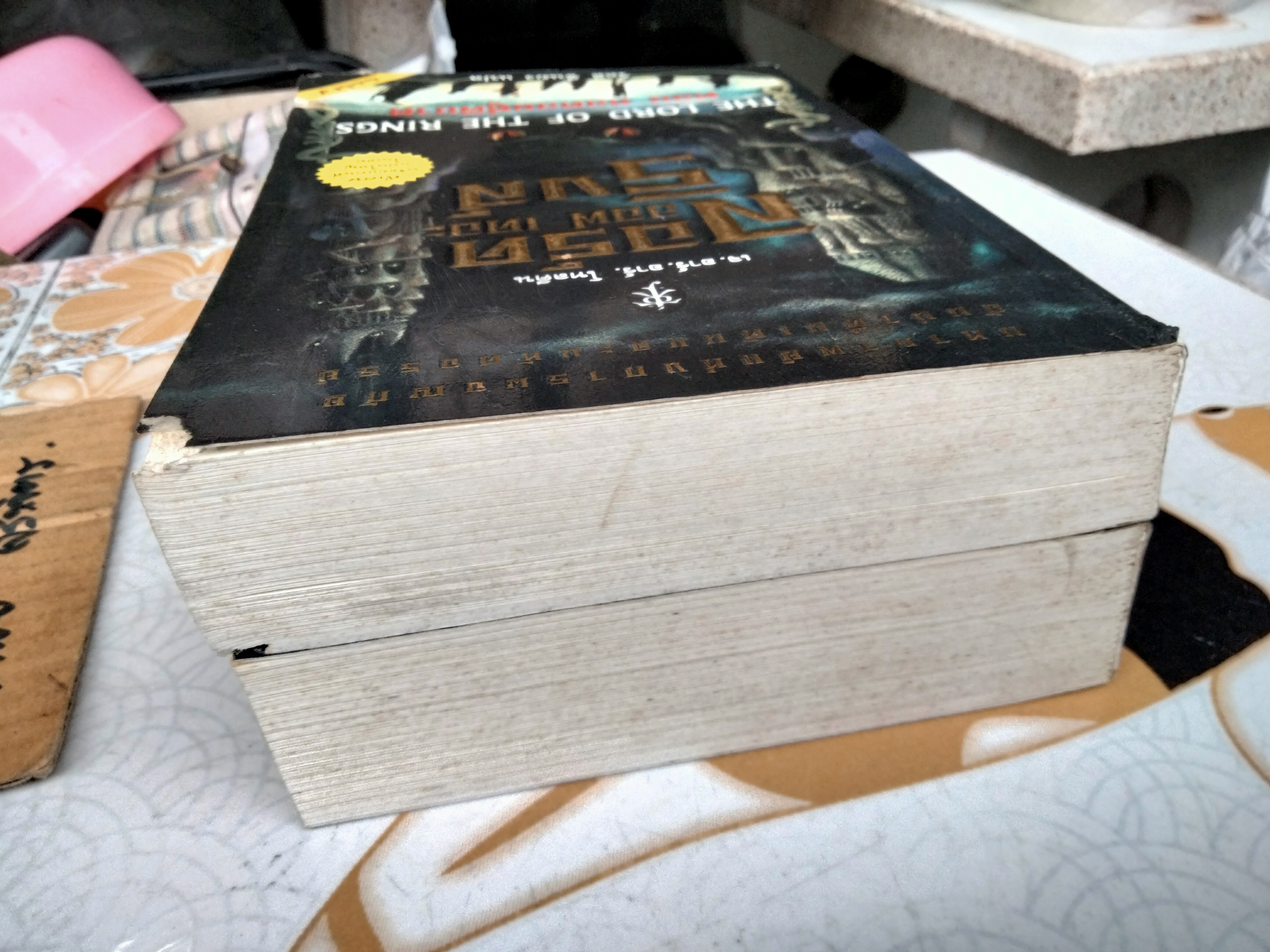 ลอร์ด ออฟ เดอะ ริงส์ ตอน มหันตภัยแห่งแหวน + หอคอยคู่พิฆาต (ขายรวม 2 เล่ม) **หนังสือตำหนิหนัก มีรอยปลวกกิน