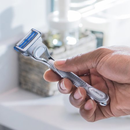 Gillette® SkinGuard Razor for Sensitive Skin Handle + 2 Blades Refills ชุดมีดโกน ยิลเลตต์ สำหรับผิวบอบบาง ด้าม+2 ใบมีด