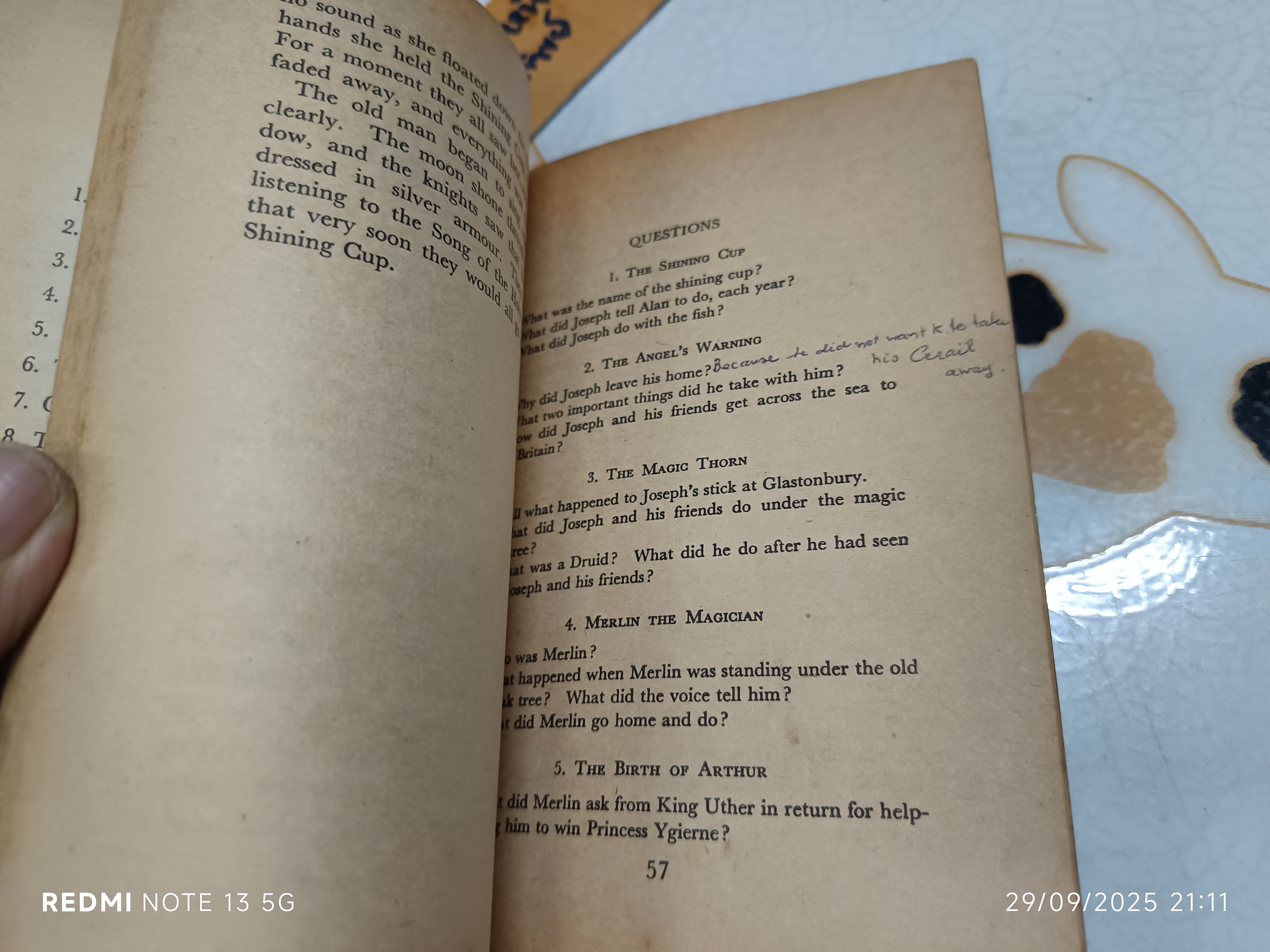 The Knights of the Round Table หนังสือชุด "Dodd's Supplementary Readers" พิมพ์ปี 1976