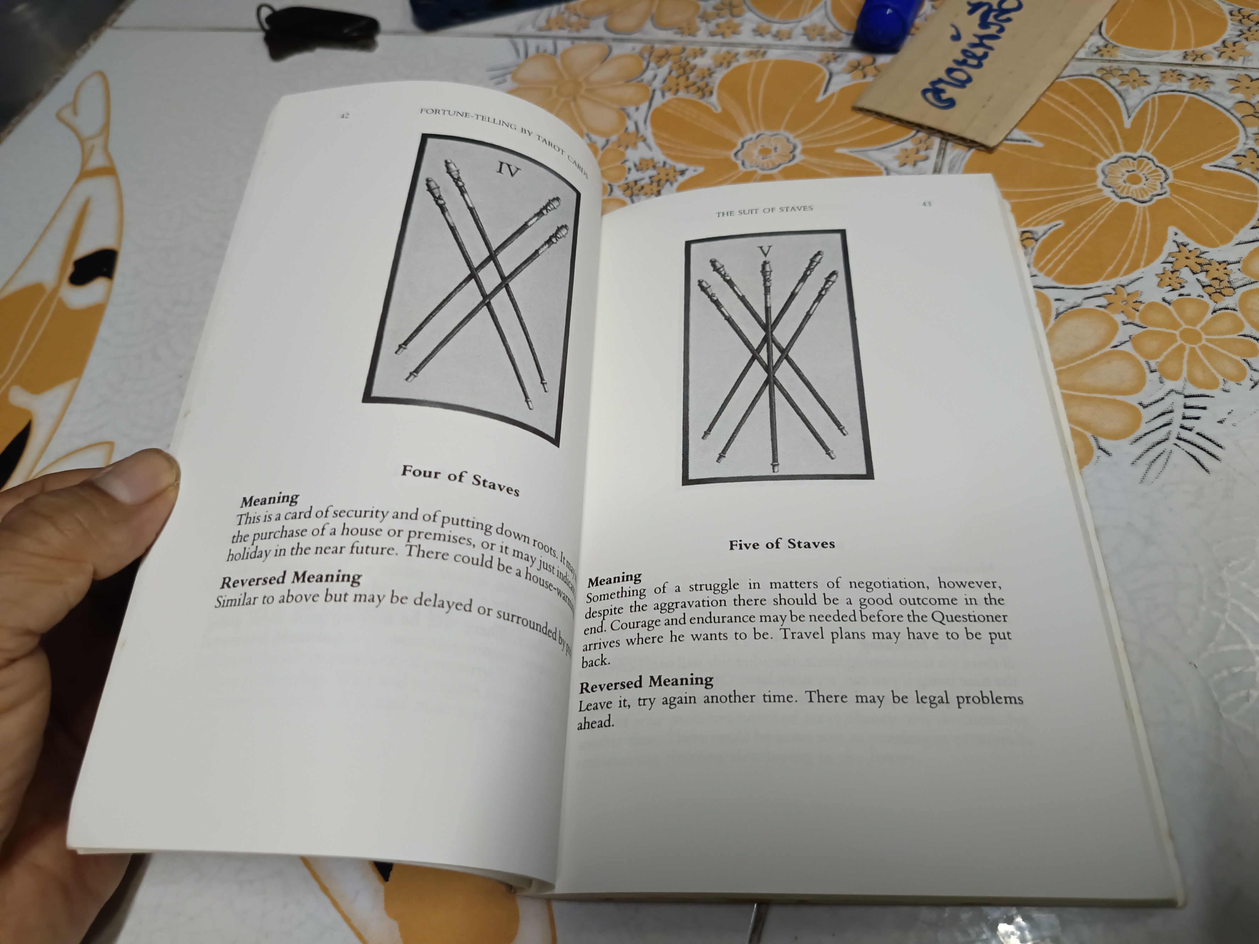 Fortune Telling by Tarot Cards : A Beginner's Guide to Understanding the Tarot. By. Sasha Fenton **สินค้าหมด**