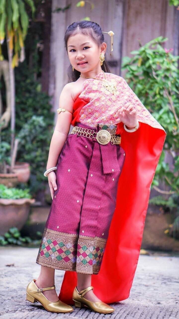 ชุดไทยเด็กหญิง สไบกับผ้าถุง