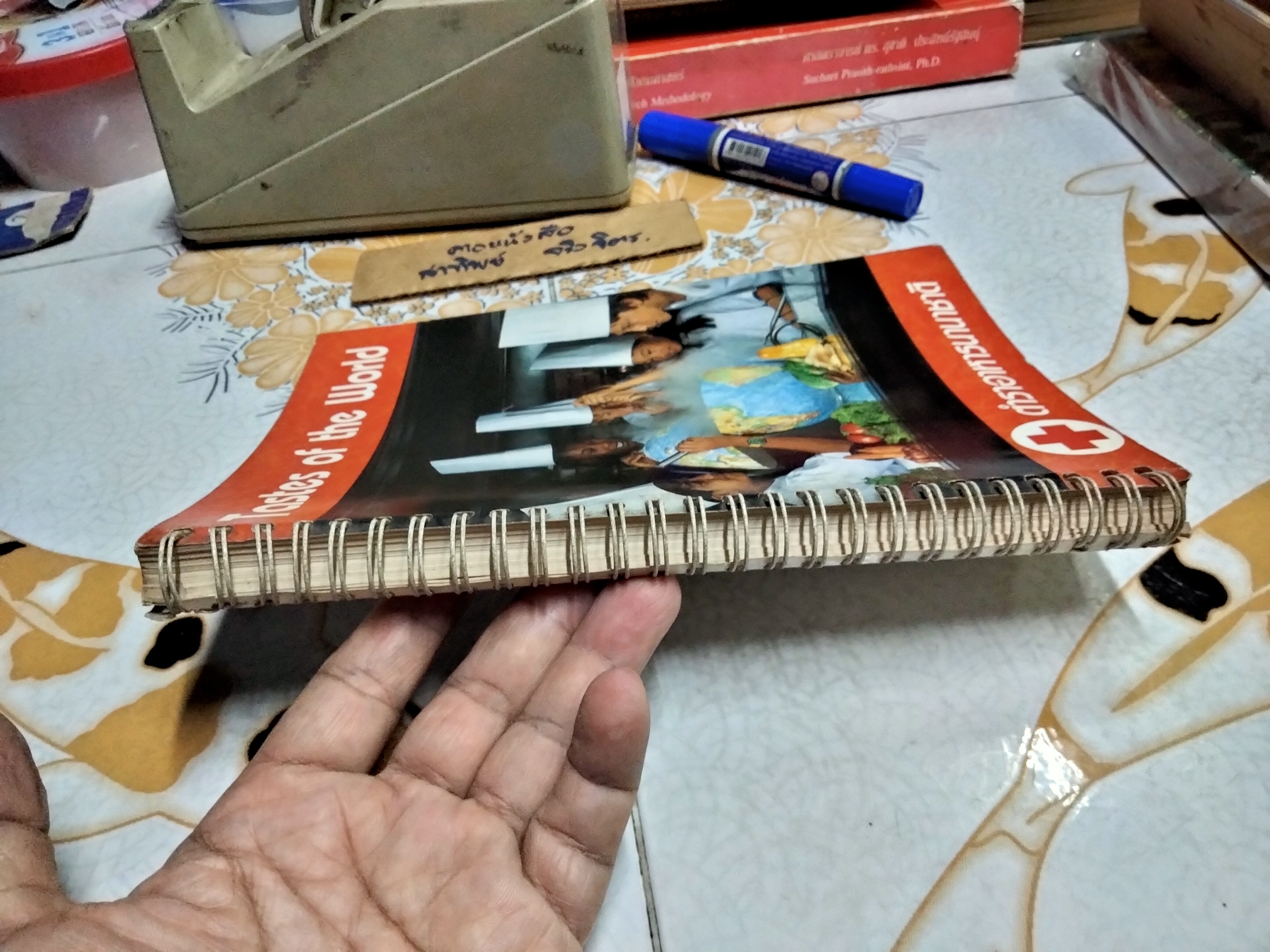 TASTES OF THE WORLD ตำราอาหารนานาชาติ (ฉบับ 2 ภาษา ไทย- อังกฤษ) By the Ladies of the Diplomatic Corps โดย ภริยาคณะทูตานุฑูต **สินค้าหมด**