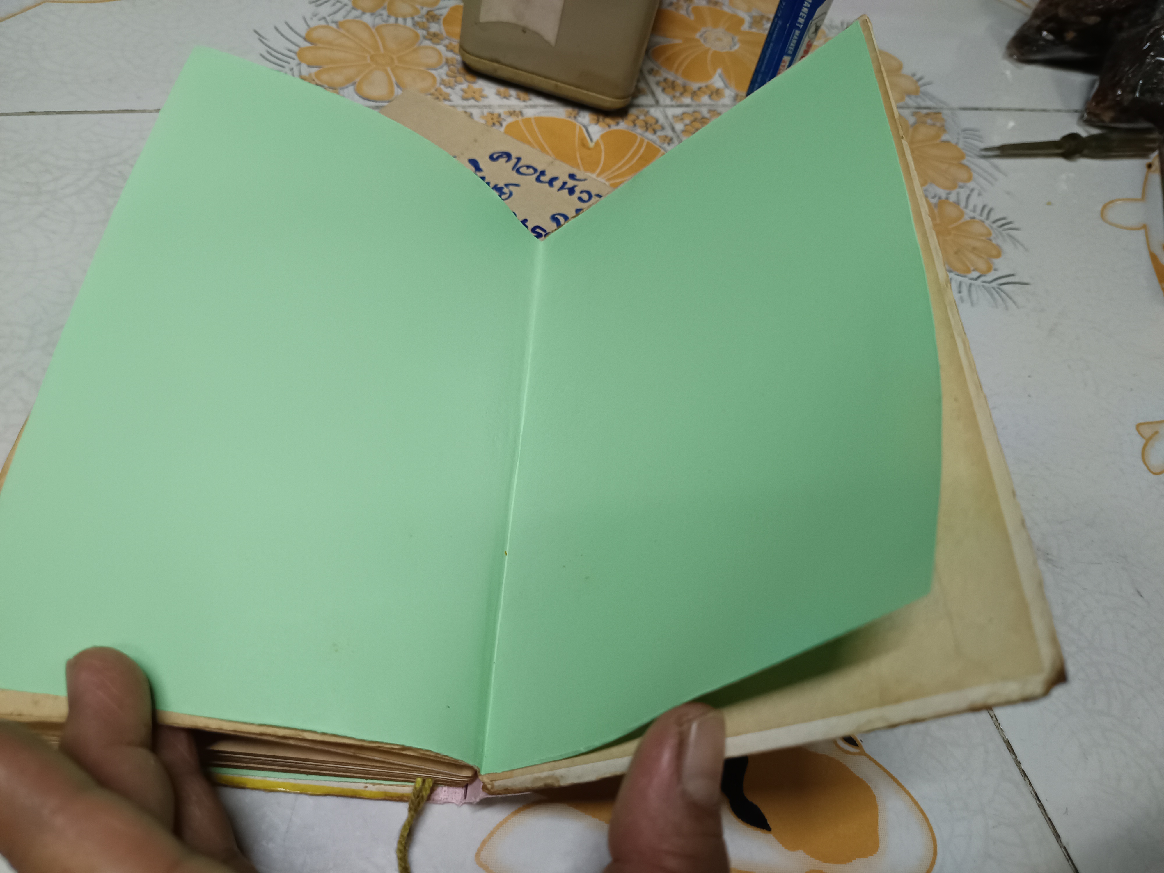 ตำราการถักไหมพรม (นิตติ้ง) โดย เพ็ญไพบูลย์ เลิศบุศย์ พิมพ์ครั้งแรกพ.ศ 2493 โรงพิมพ์ไทยเขษม / **สินค้าหมด**