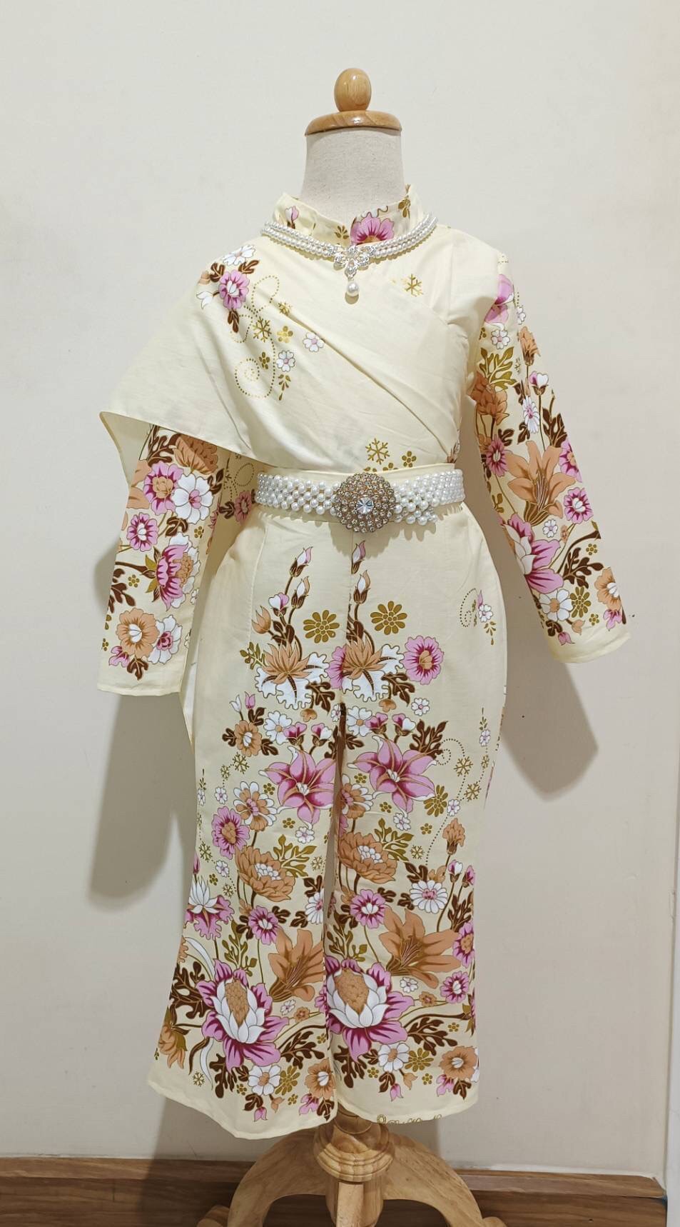 ชุดไทยเด็กหญิง ชุดไทยประยุกต์ลายดอกไม้